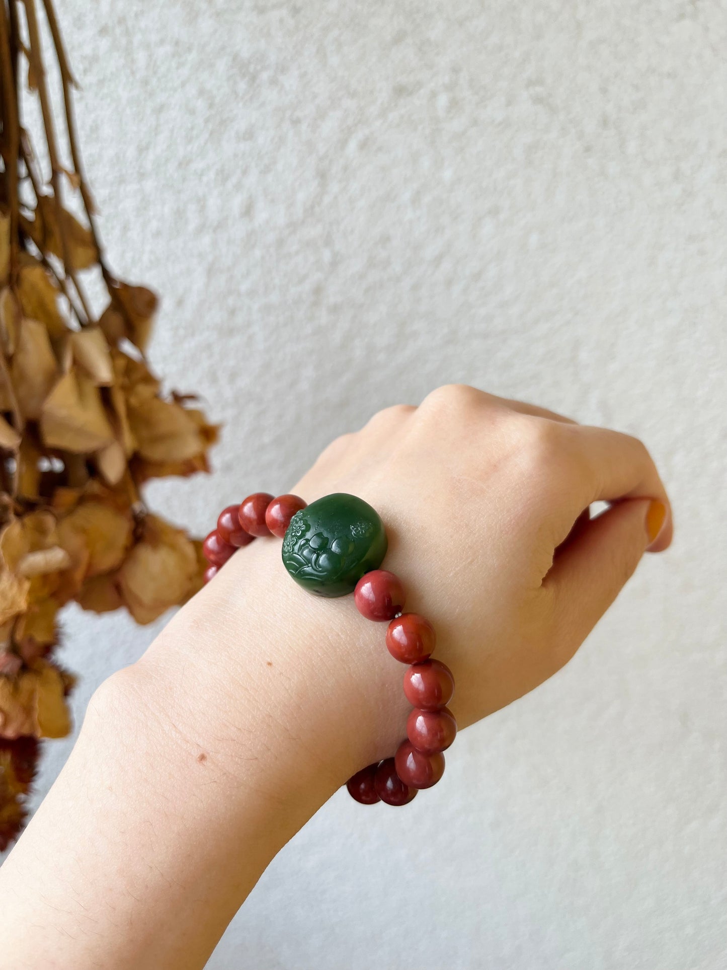 Southern Red Agate Beaded Bracelet (9mm) with a Hand Carved Green Jade Cat Pendant, 南红玛瑙和手雕猫牌手串