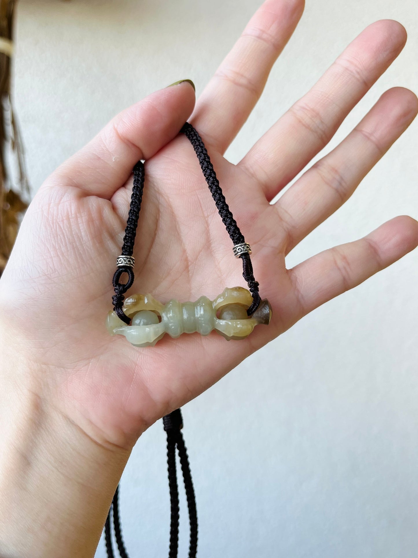 Hand Carved Jade Vajra Pendant, 手雕和田蓝糖金刚杵