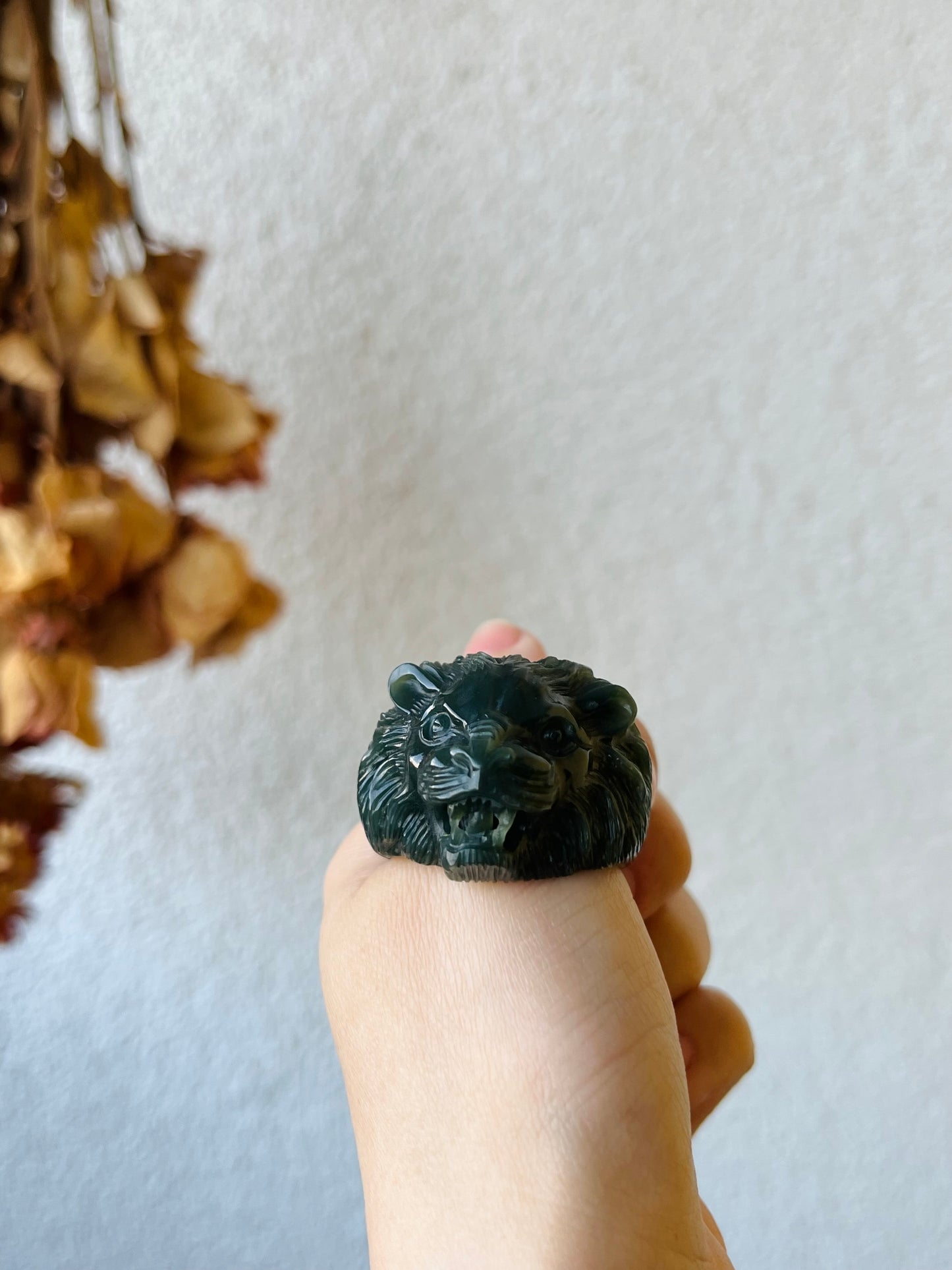 Hand Carved Jade Lion Head Thumb Ring, 手雕细青玉狮头扳指