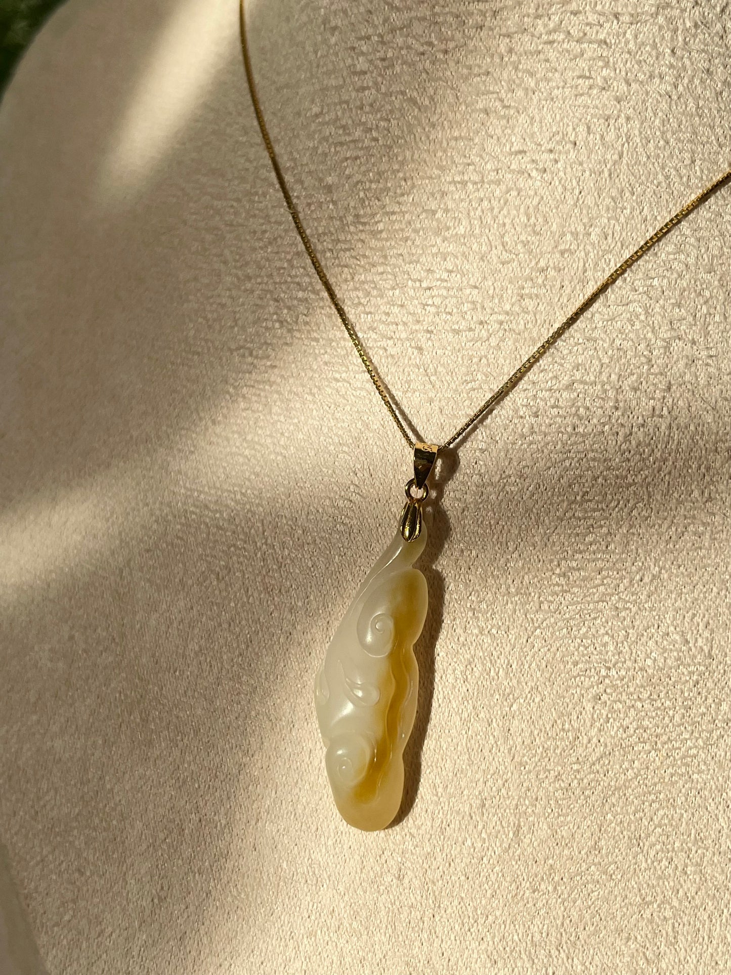 Hand Carved Jade Ruyi Pendant, 手雕糖白如意吊坠