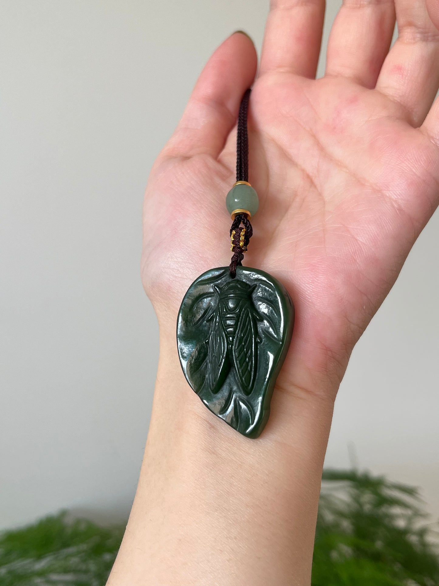 Hand Carved Jade Cicada on a Leaf Pendant, 手雕碧玉蝉吊坠