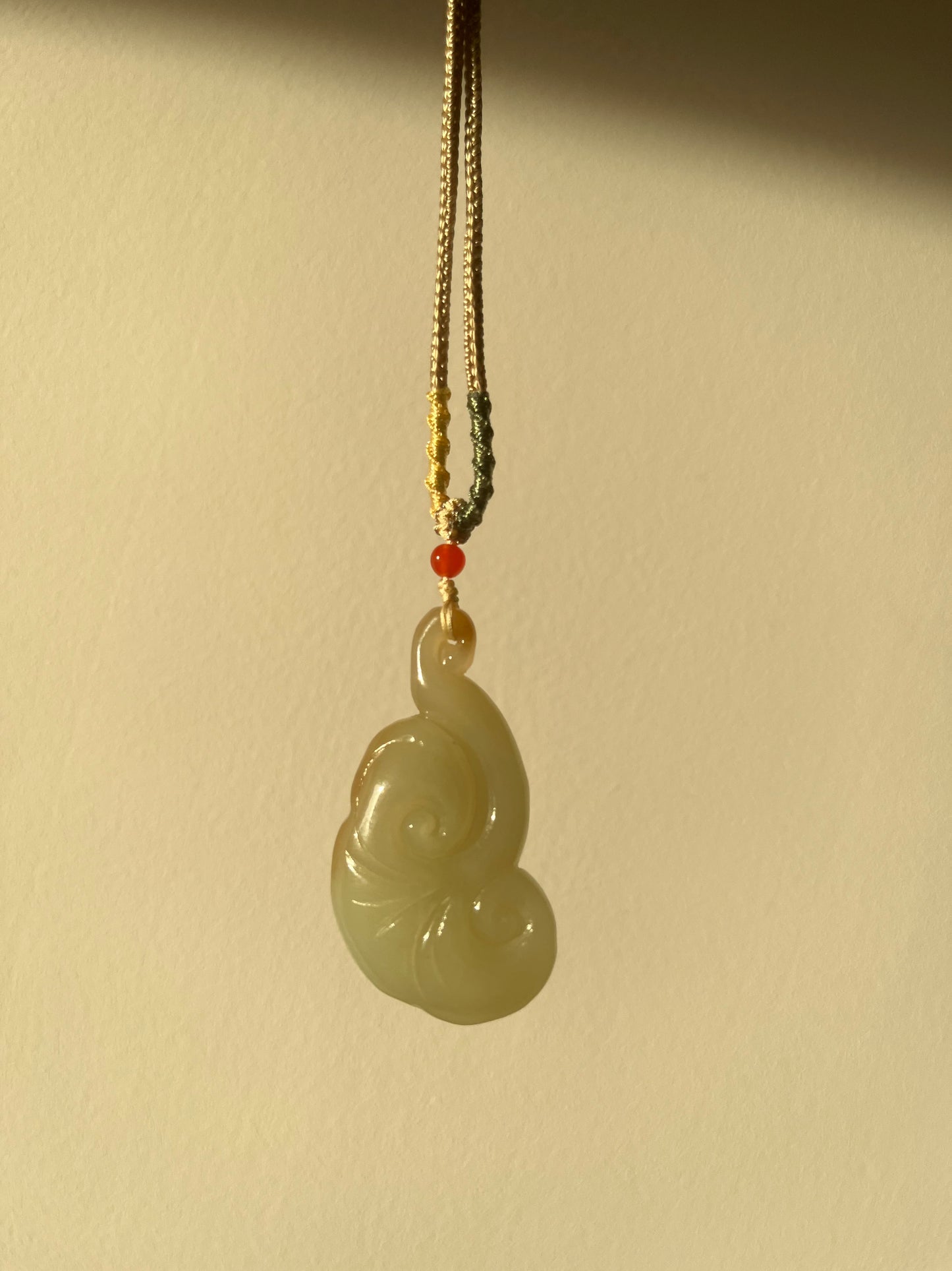 Hand Carved Jade Ruyi Pendant, 手雕糖白如意