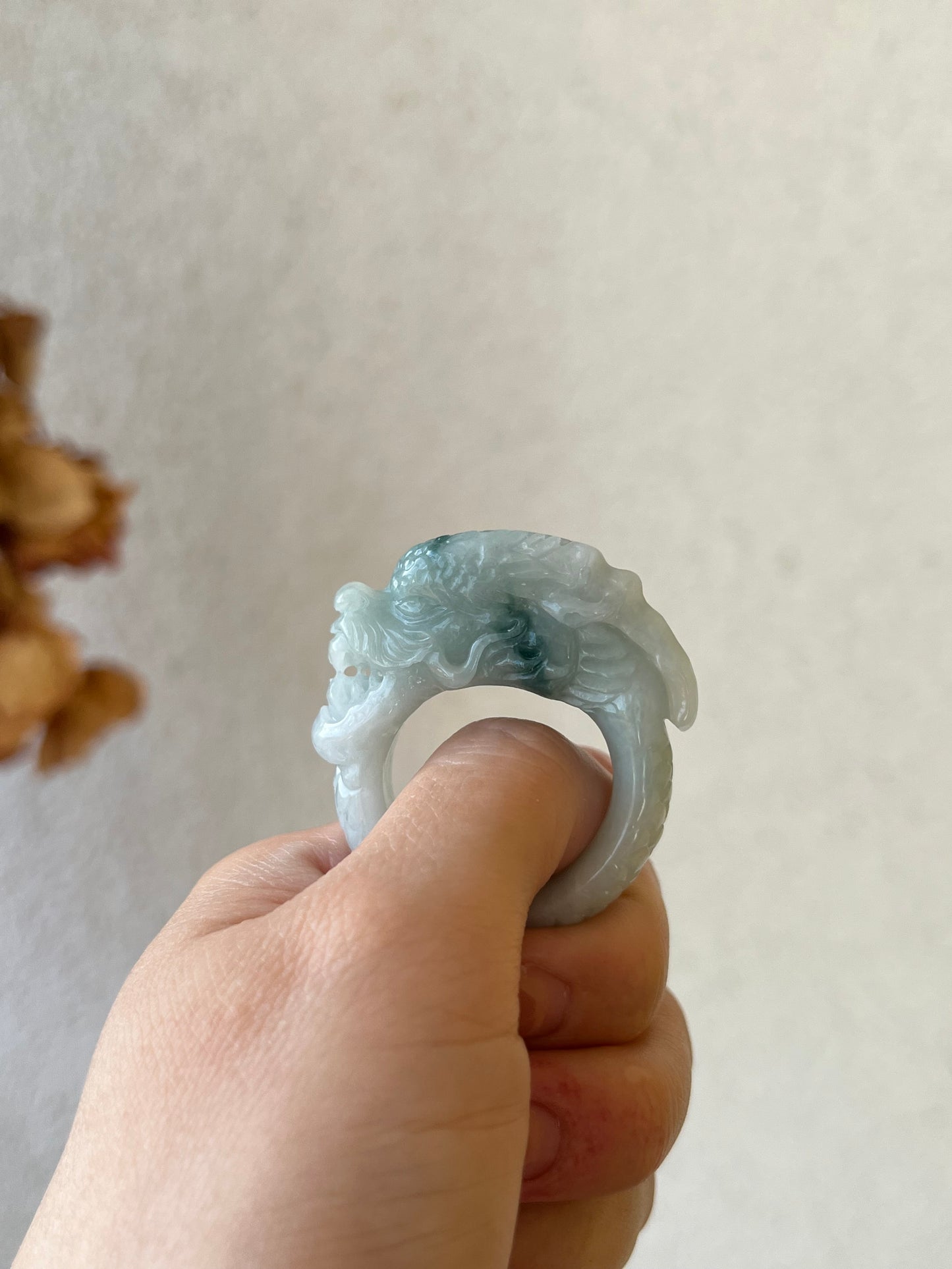 Hand Carved Jadeite Chinese Dragon Thumb Ring, 手雕翡翠龙扳指