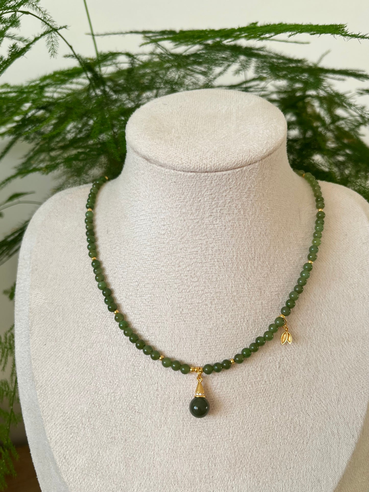 Green nephrite jade beaded necklace with S925 accessories