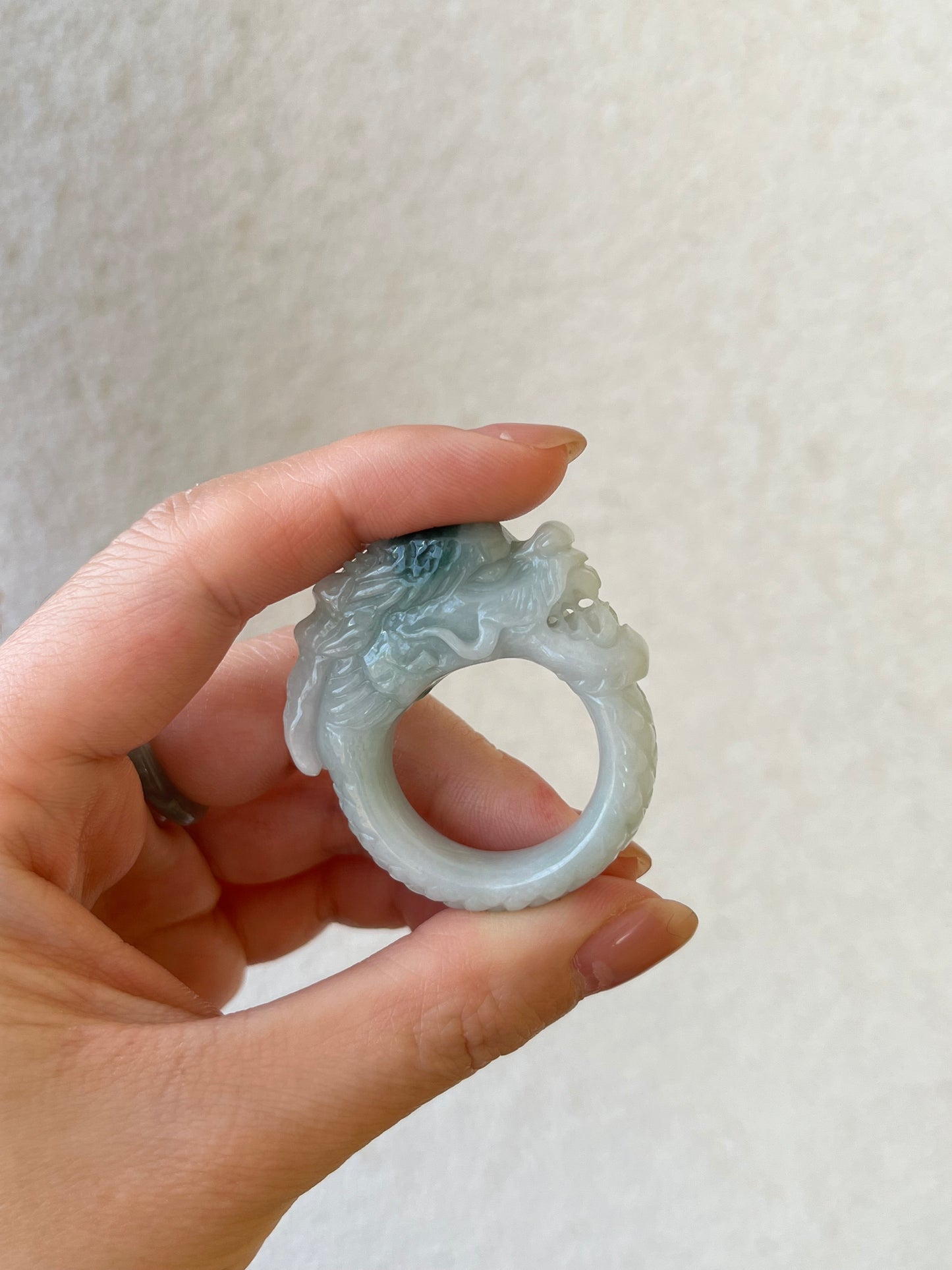 Hand Carved Jadeite Chinese Dragon Thumb Ring, 手雕翡翠龙扳指