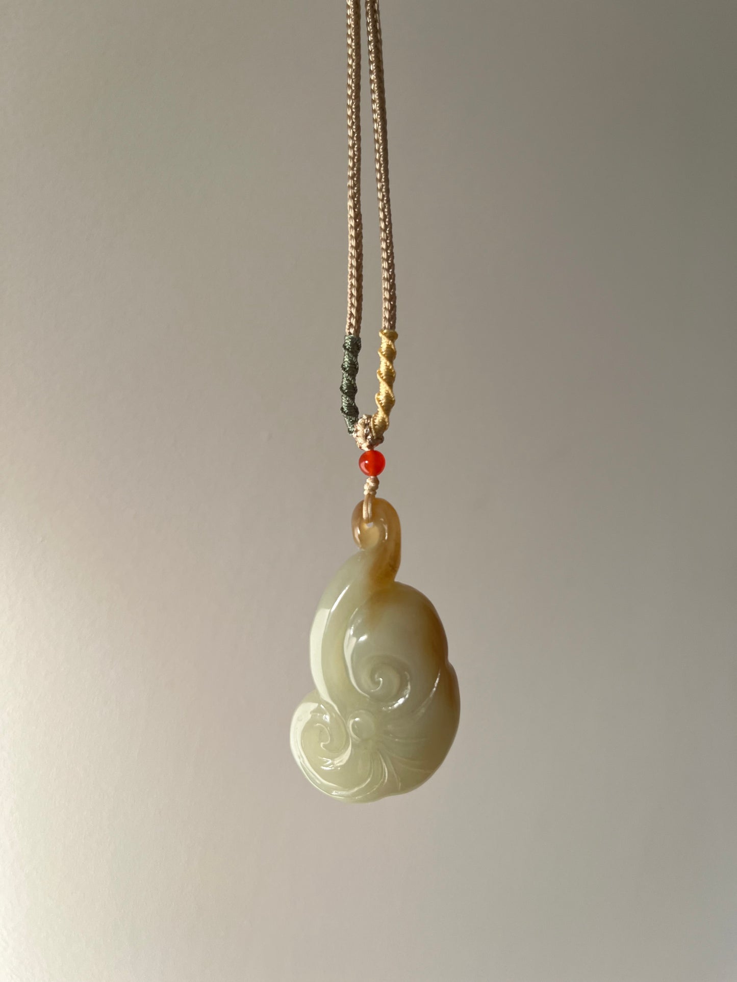 Hand Carved Jade Ruyi Pendant, 手雕糖白如意