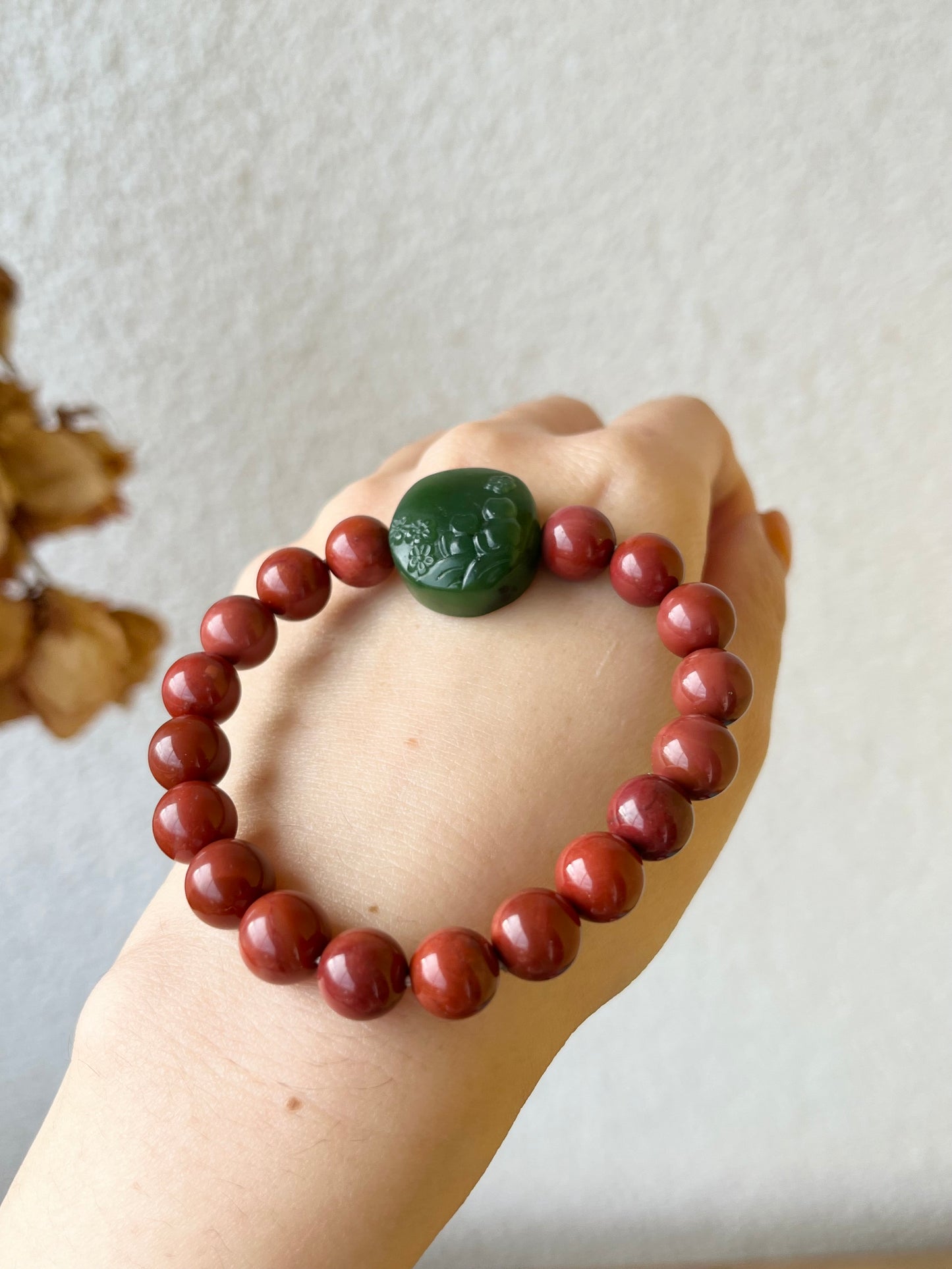 Southern Red Agate Beaded Bracelet (9mm) with a Hand Carved Green Jade Cat Pendant, 南红玛瑙和手雕猫牌手串