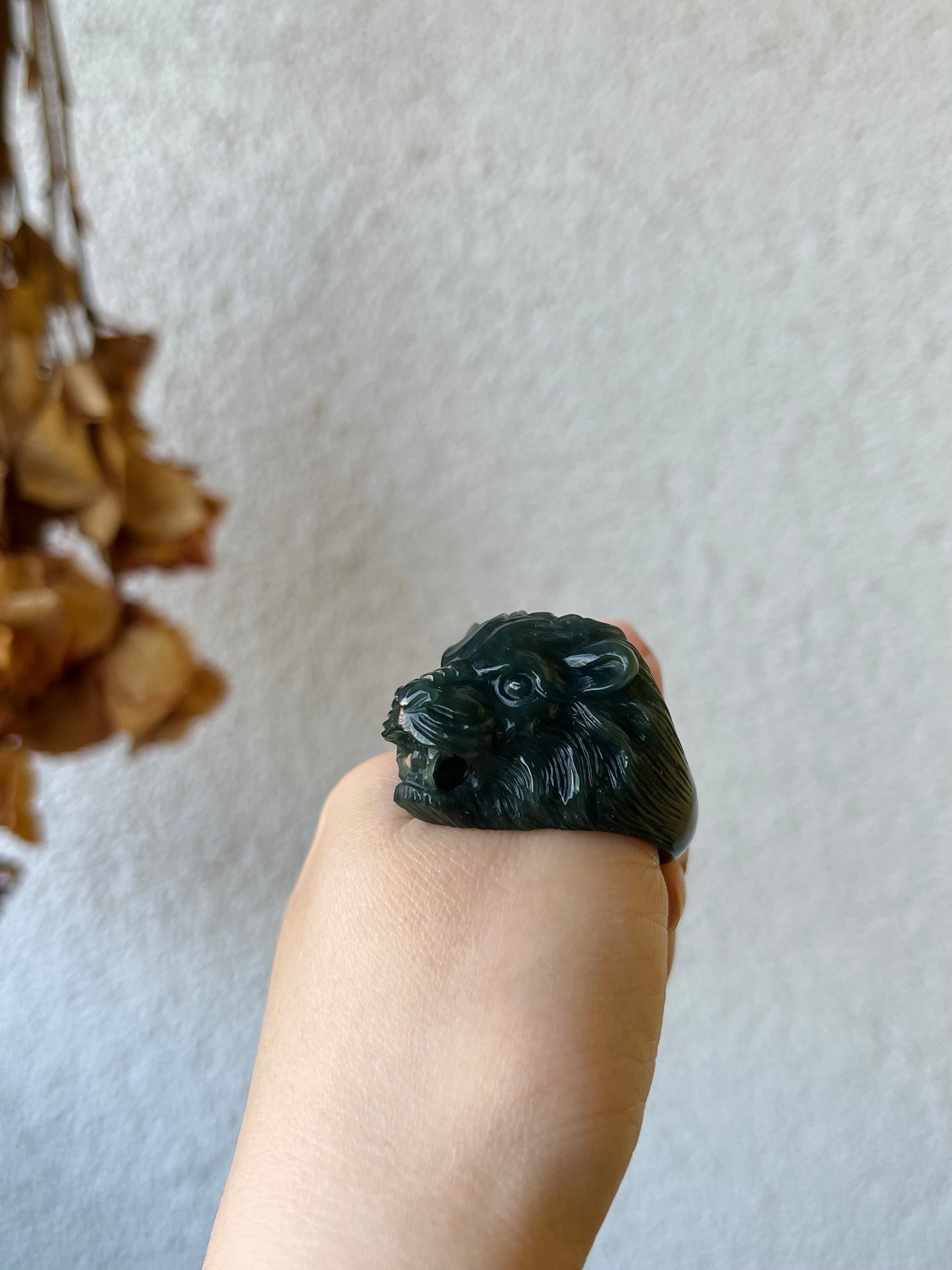 Hand Carved Jade Lion Head Thumb Ring, 手雕细青玉狮头扳指