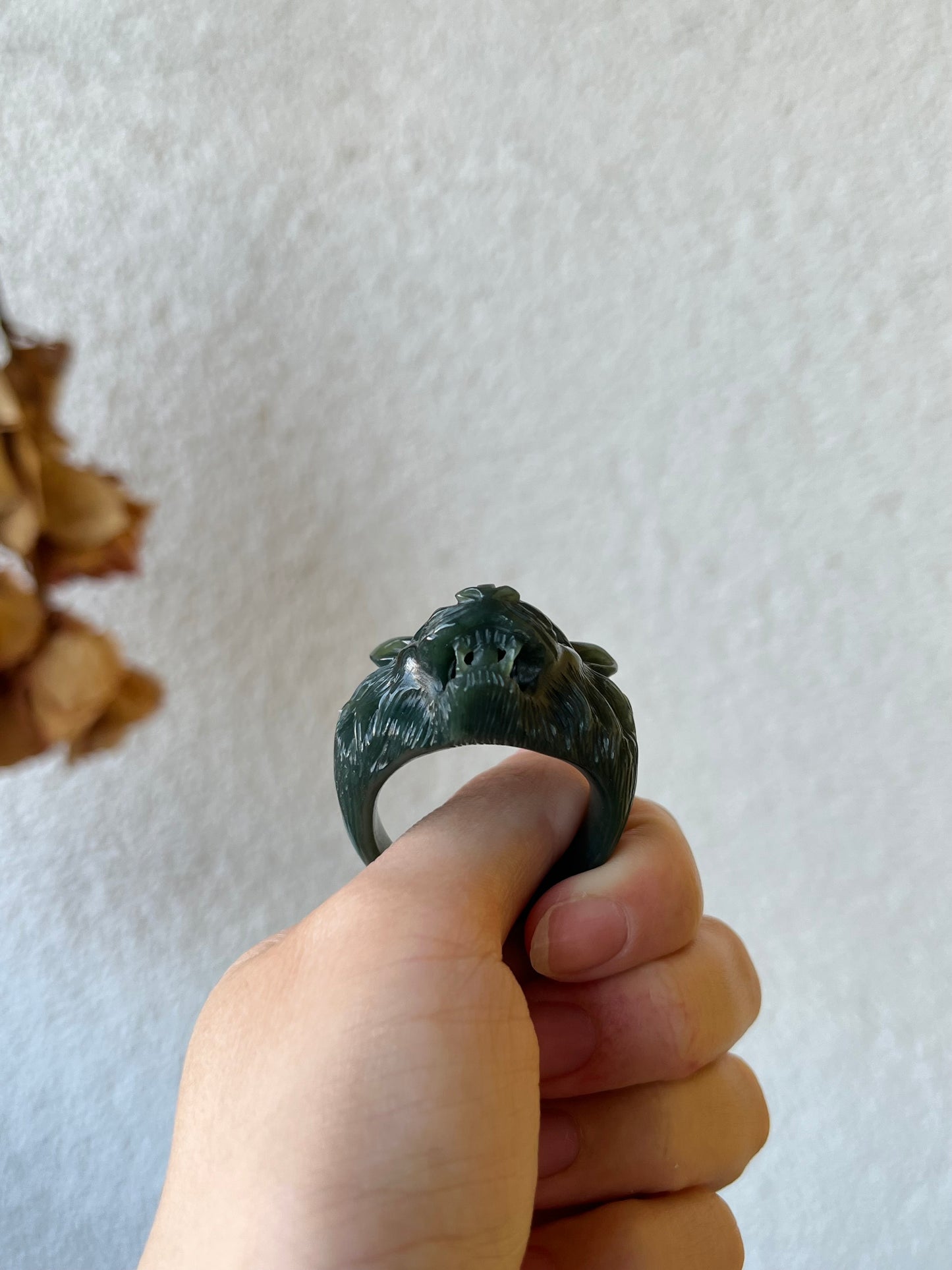 Hand Carved Jade Lion Head Thumb Ring, 手雕细青玉狮头扳指