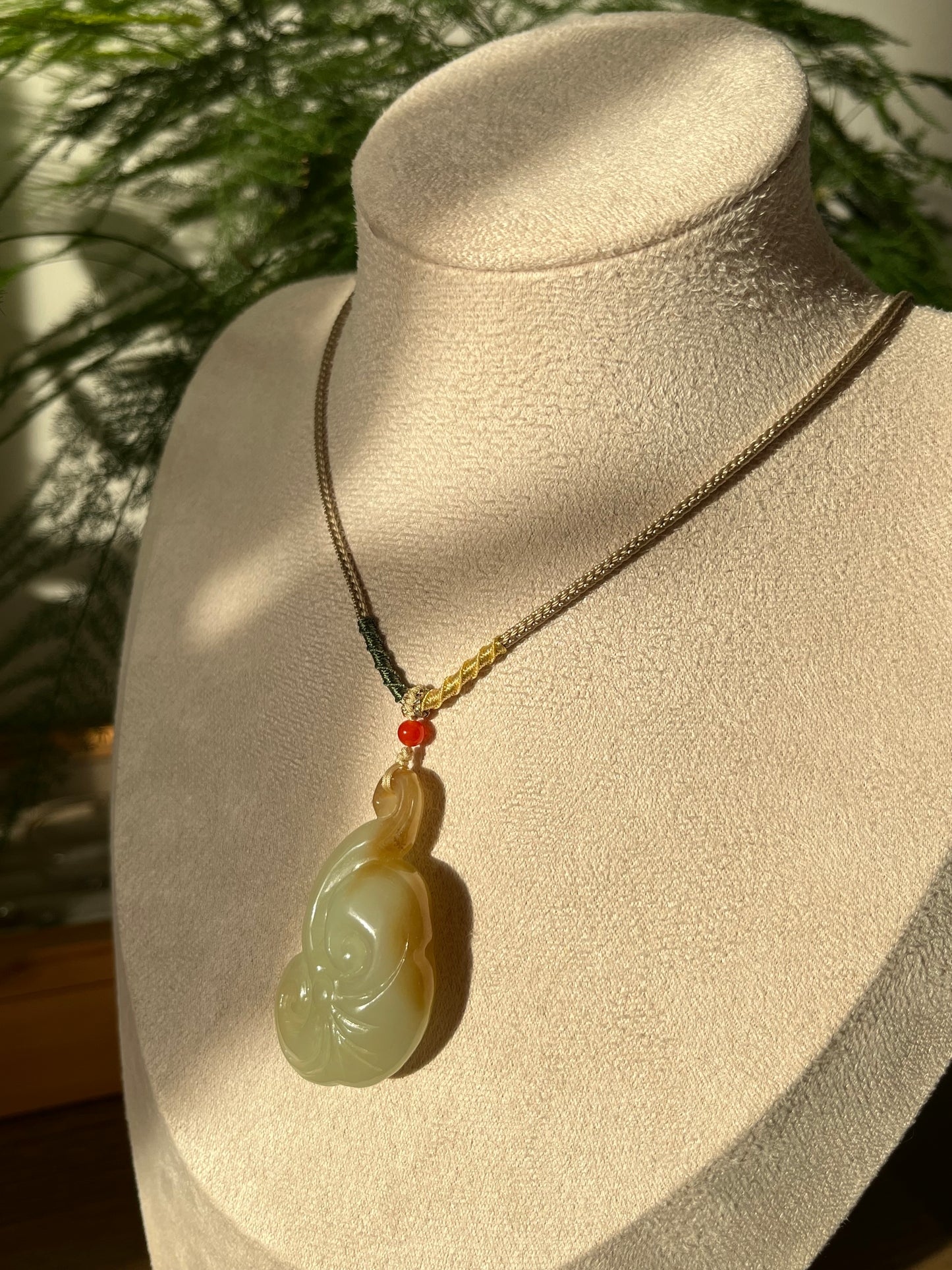 Hand Carved Jade Ruyi Pendant, 手雕糖白如意