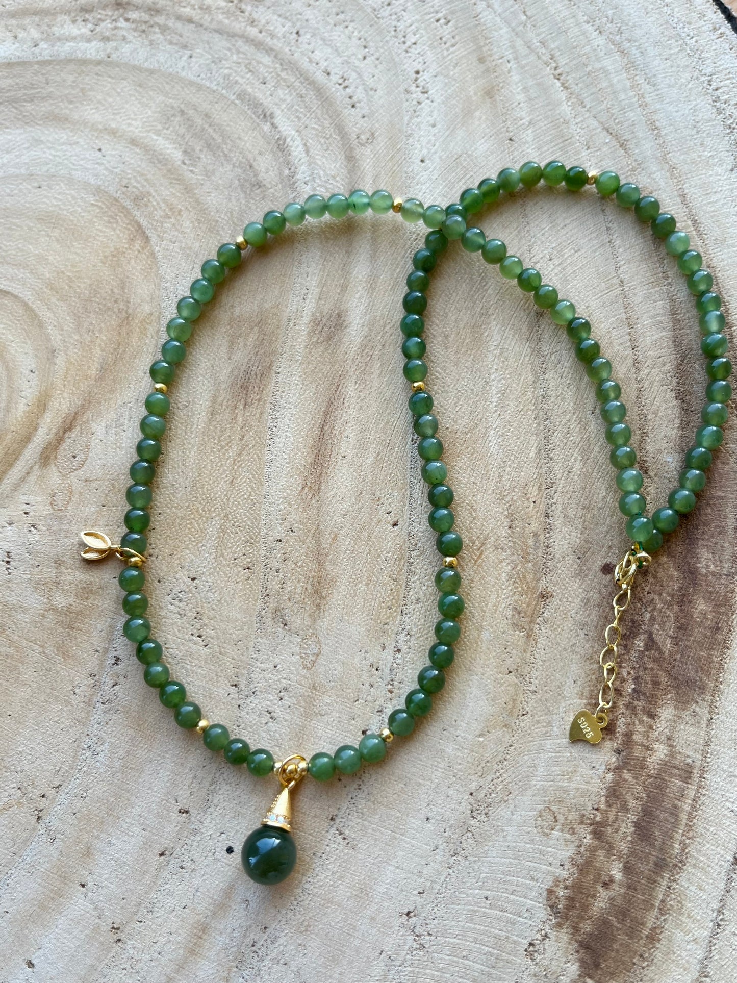 Green nephrite jade beaded necklace with S925 accessories