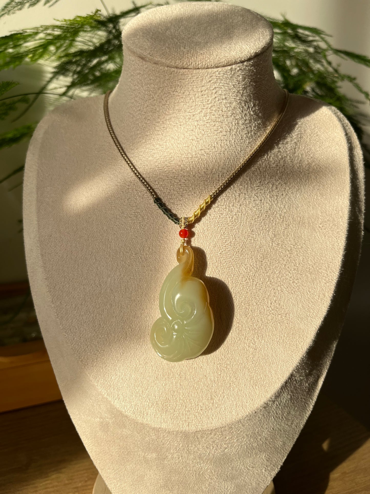 Hand Carved Jade Ruyi Pendant, 手雕糖白如意