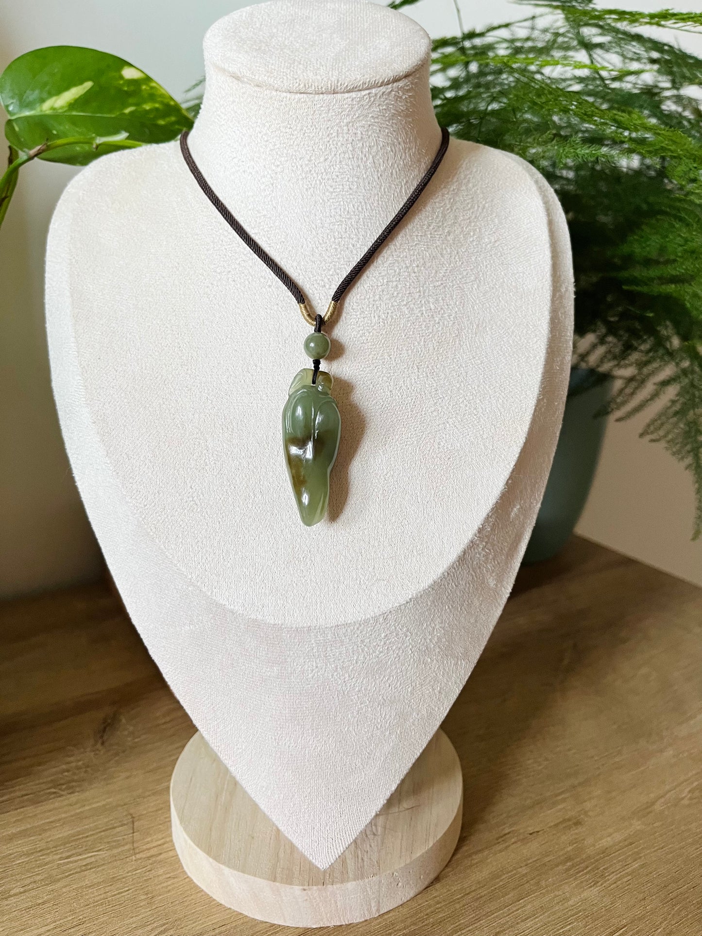 Hand Carved Jade Pepper Pendant，手雕且末蓝糖和田玉辣椒