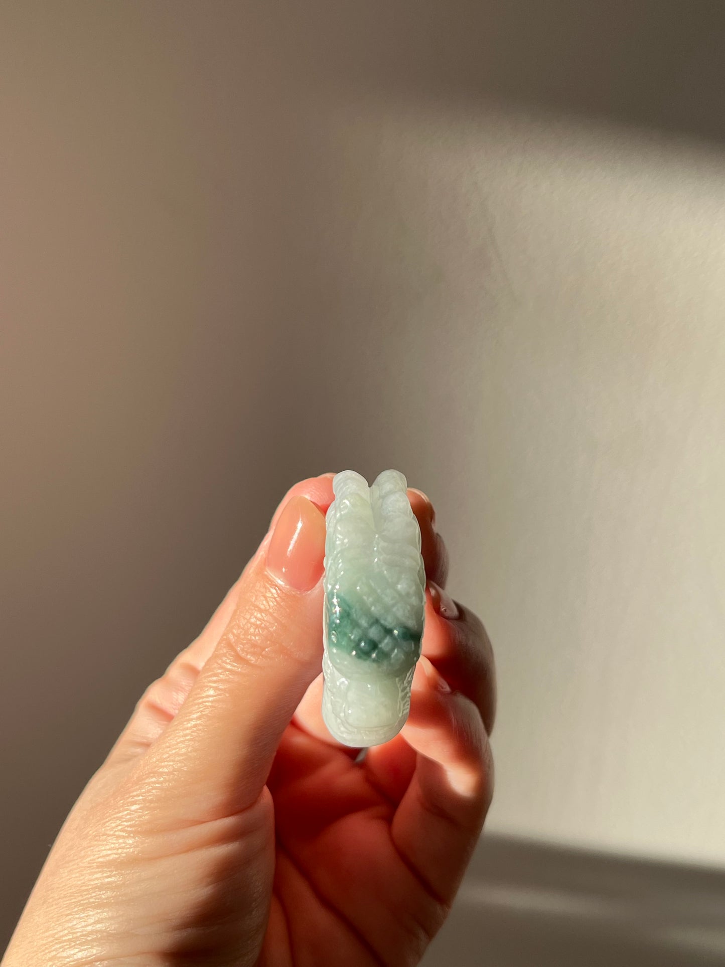 Hand Carved Jadeite Chinese Dragon Thumb Ring, 手雕翡翠龙扳指