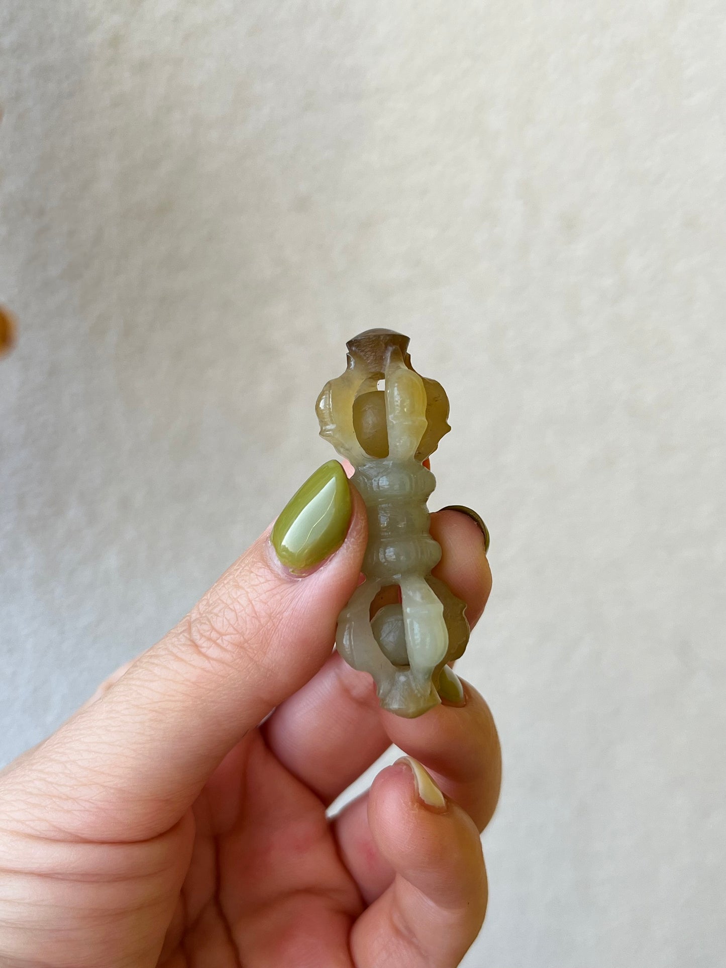 Hand Carved Jade Vajra Pendant, 手雕和田蓝糖金刚杵