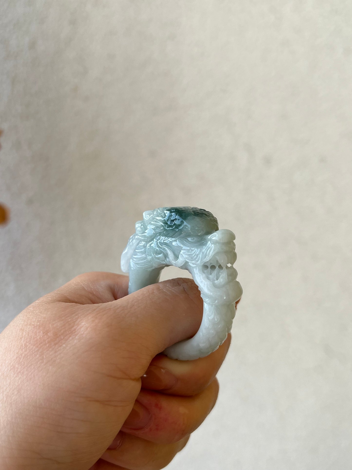 Hand Carved Jadeite Chinese Dragon Thumb Ring, 手雕翡翠龙扳指