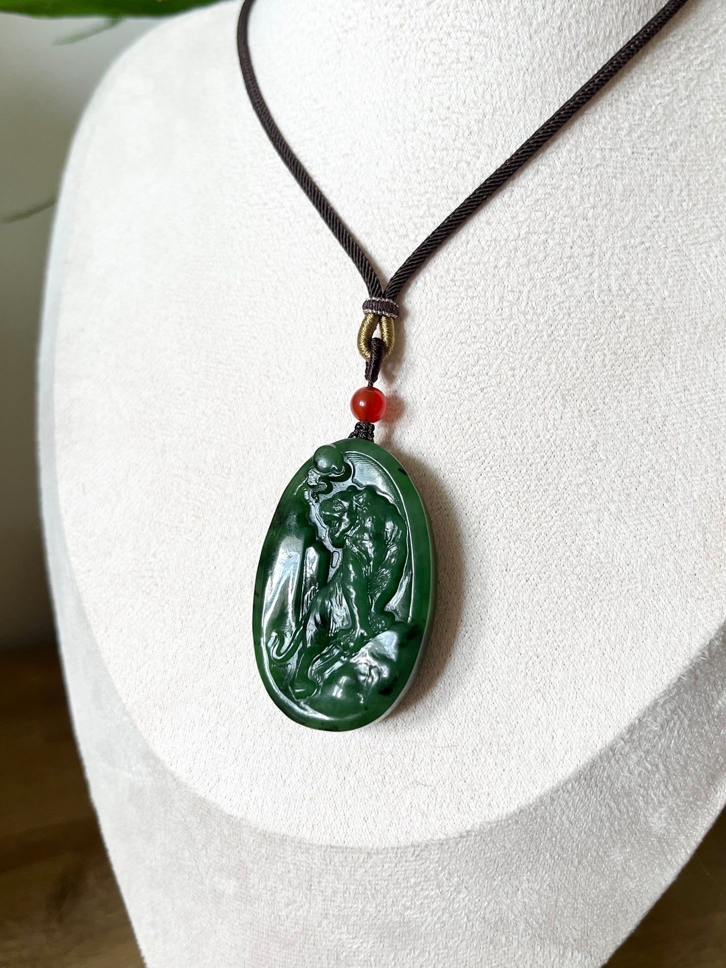 Hand Carved Jade Uphill Tiger, 手雕俄碧玉上山虎