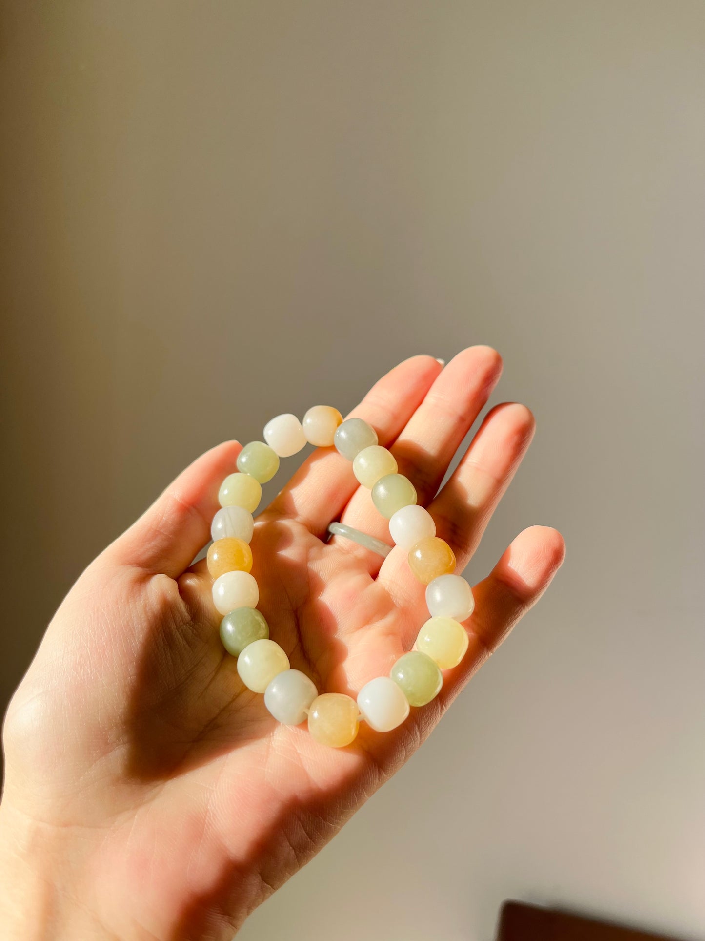 Bracelet with 10mm x 8mm Multi-color Barrel Jade Beads, 和田多宝老型珠手串