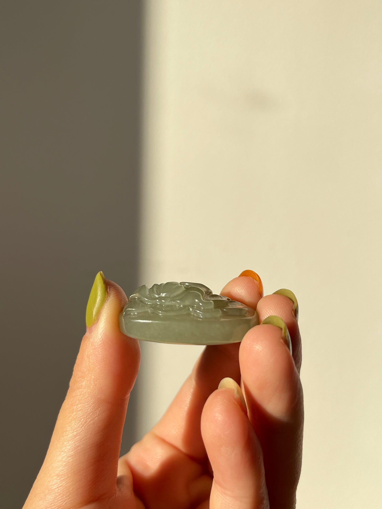 Hand Carved Jade Peony Flower Pendant, 青海冰晴水牡丹牌