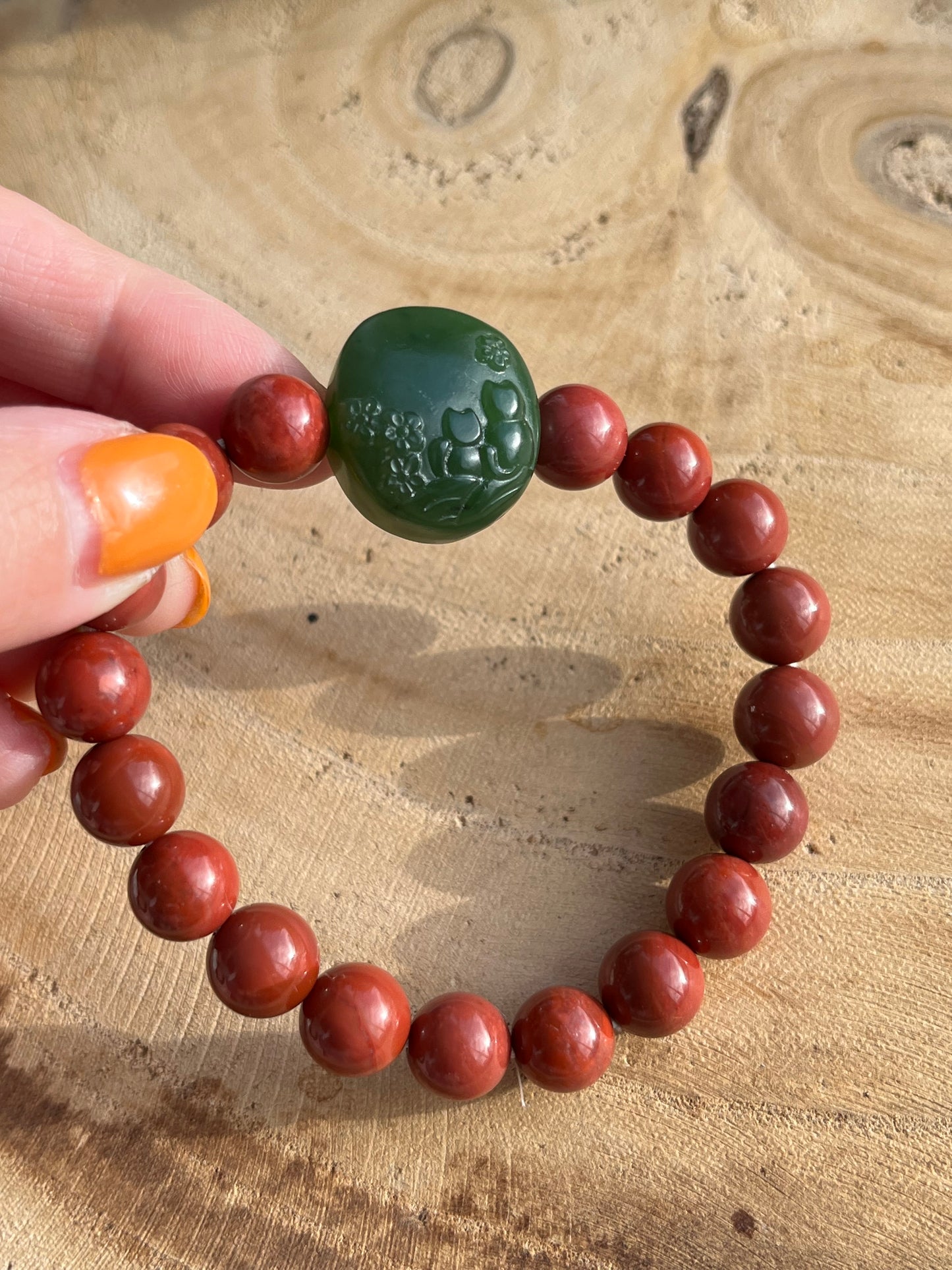 Southern Red Agate Beaded Bracelet (9mm) with a Hand Carved Green Jade Cat Pendant, 南红玛瑙和手雕猫牌手串