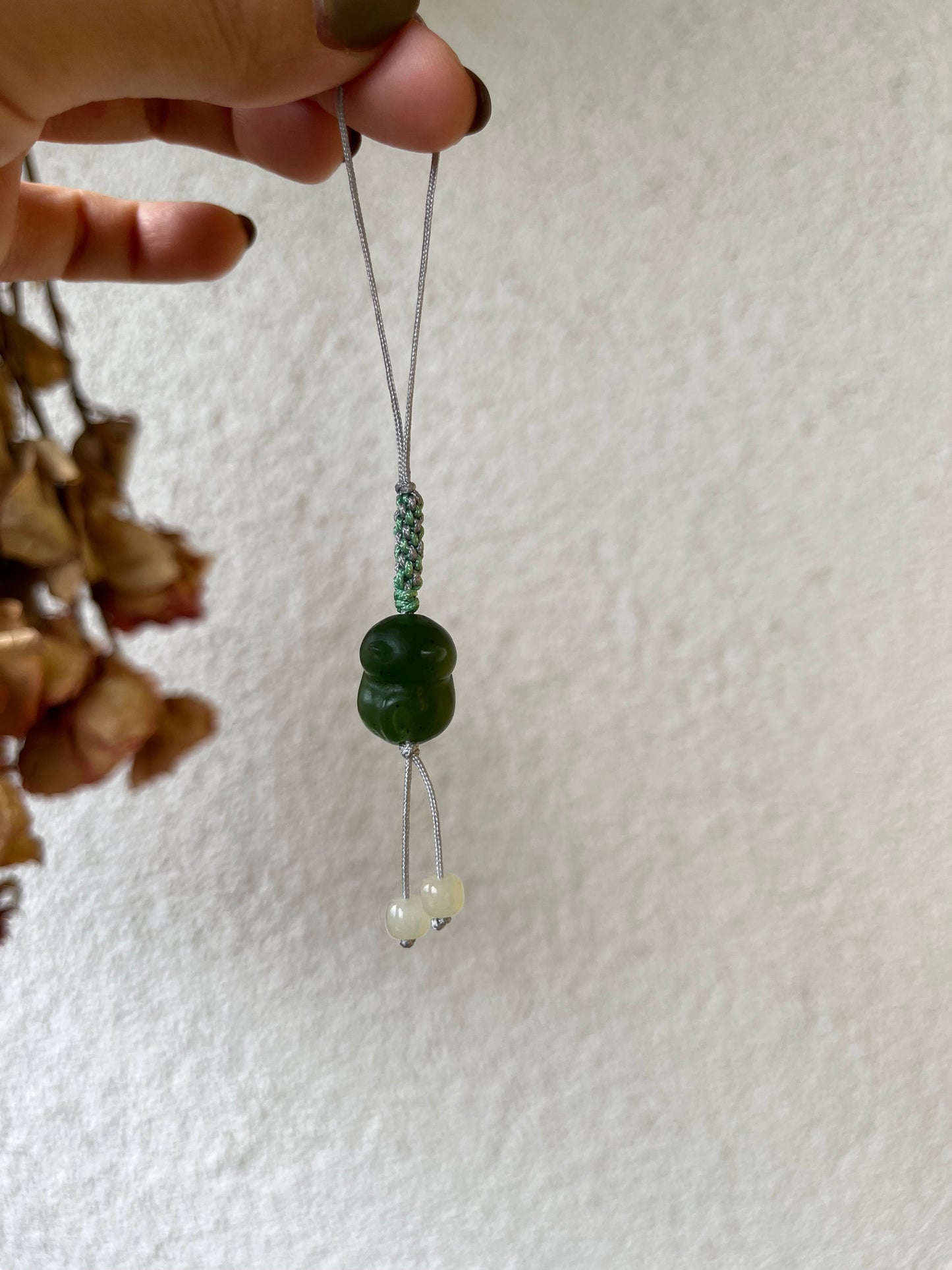 Hand Carved Jade Cat Phone Charm，碧玉猫猫手机链