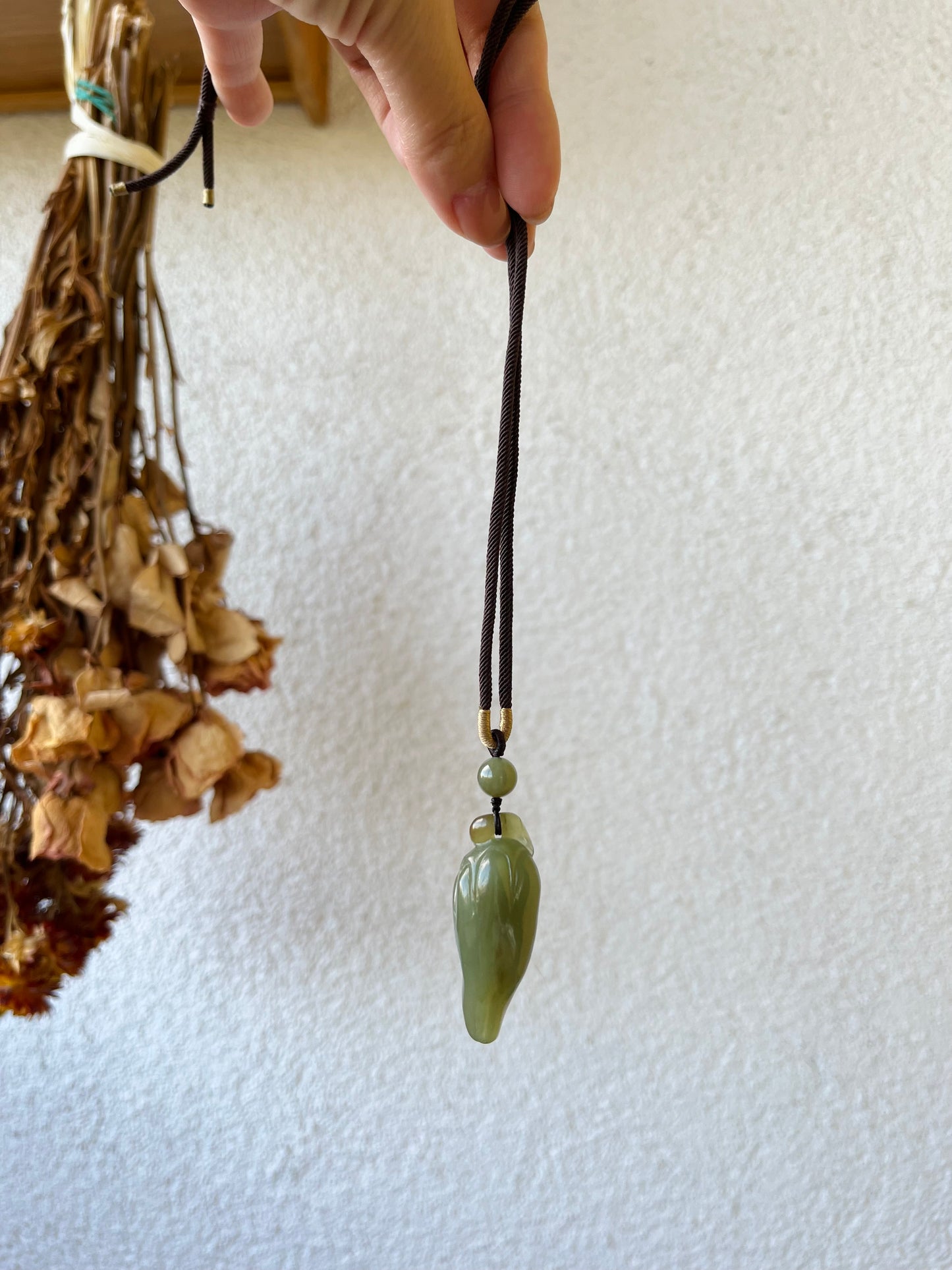 Hand Carved Jade Pepper Pendant，手雕且末蓝糖和田玉辣椒