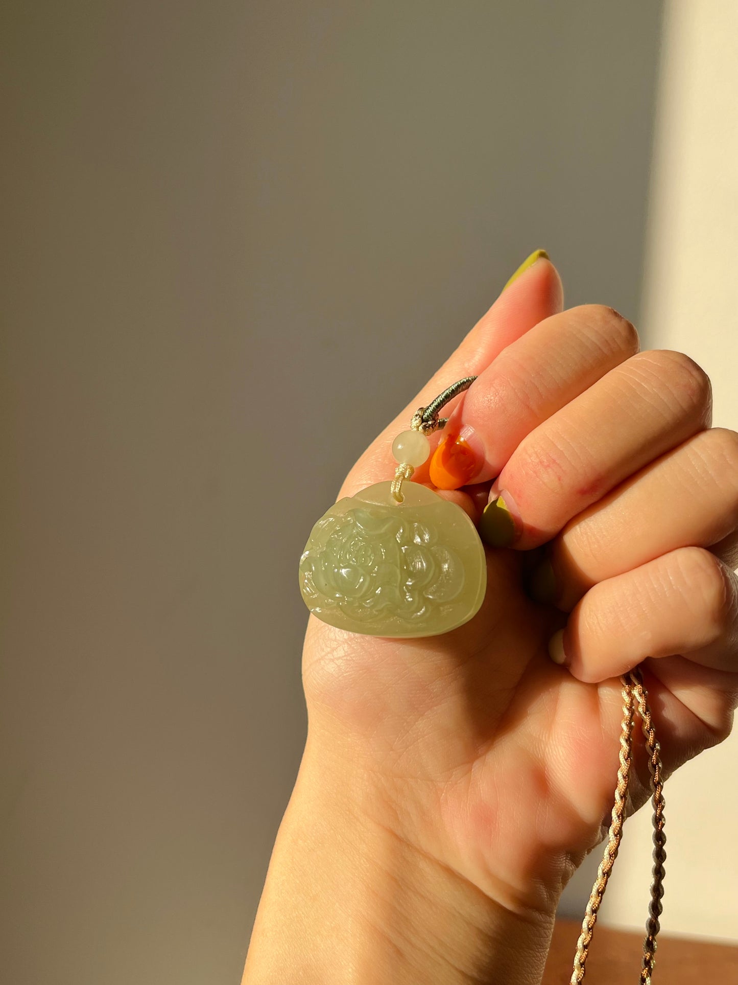 Hand Carved Jade Peony Flower Pendant, 青海冰晴水牡丹牌