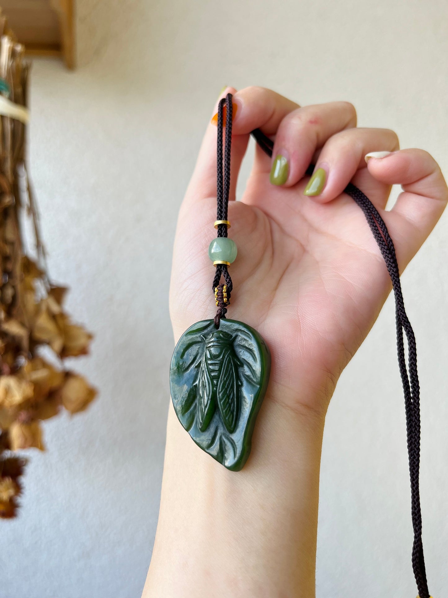 Hand Carved Jade Cicada on a Leaf Pendant, 手雕碧玉蝉吊坠