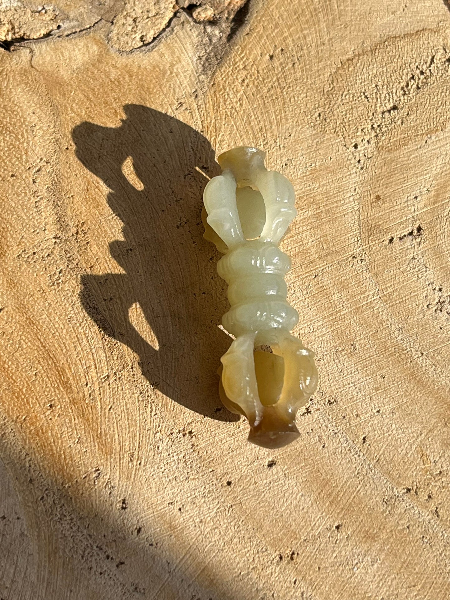 Hand Carved Jade Vajra Pendant, 手雕和田蓝糖金刚杵