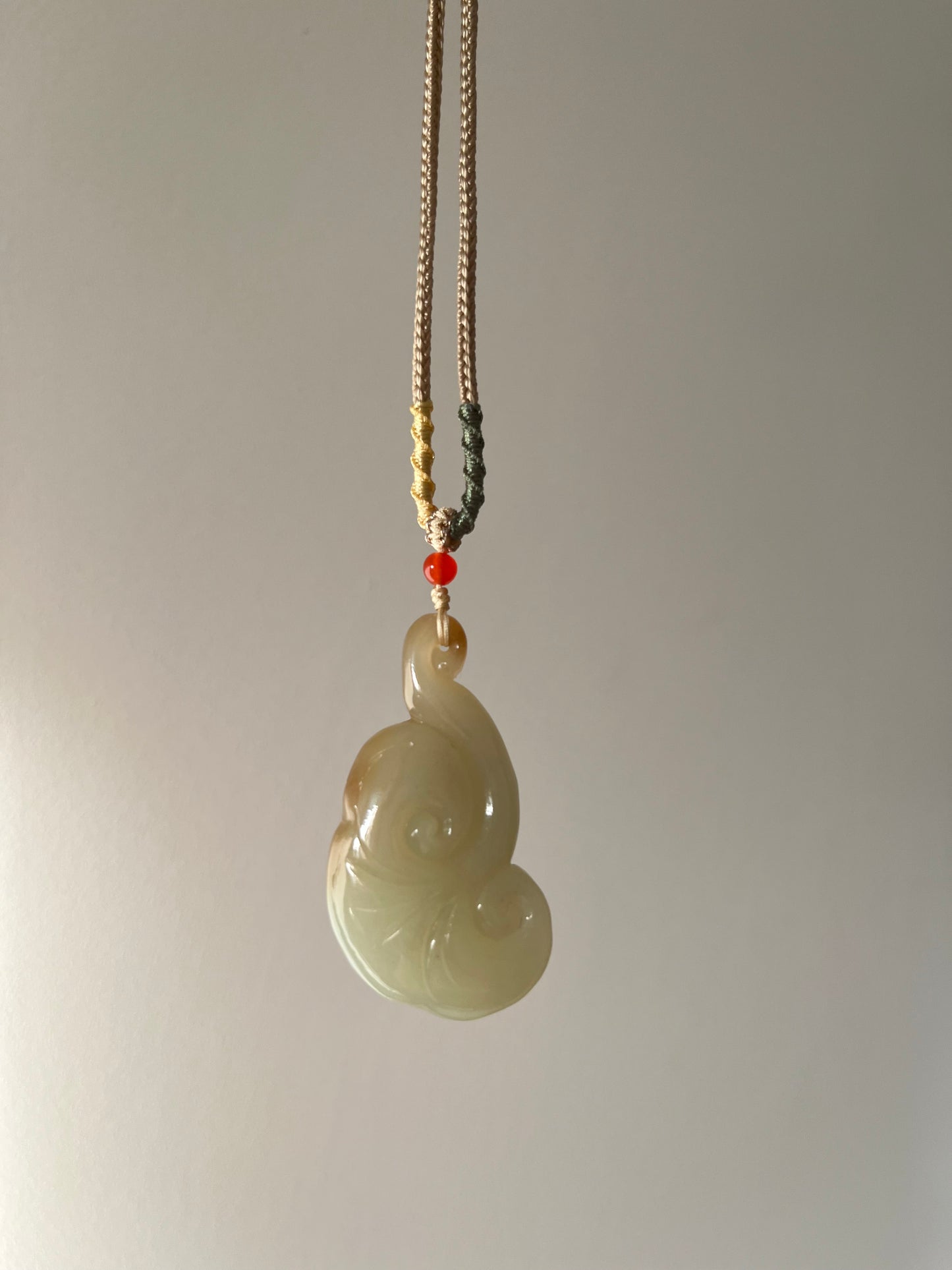 Hand Carved Jade Ruyi Pendant, 手雕糖白如意