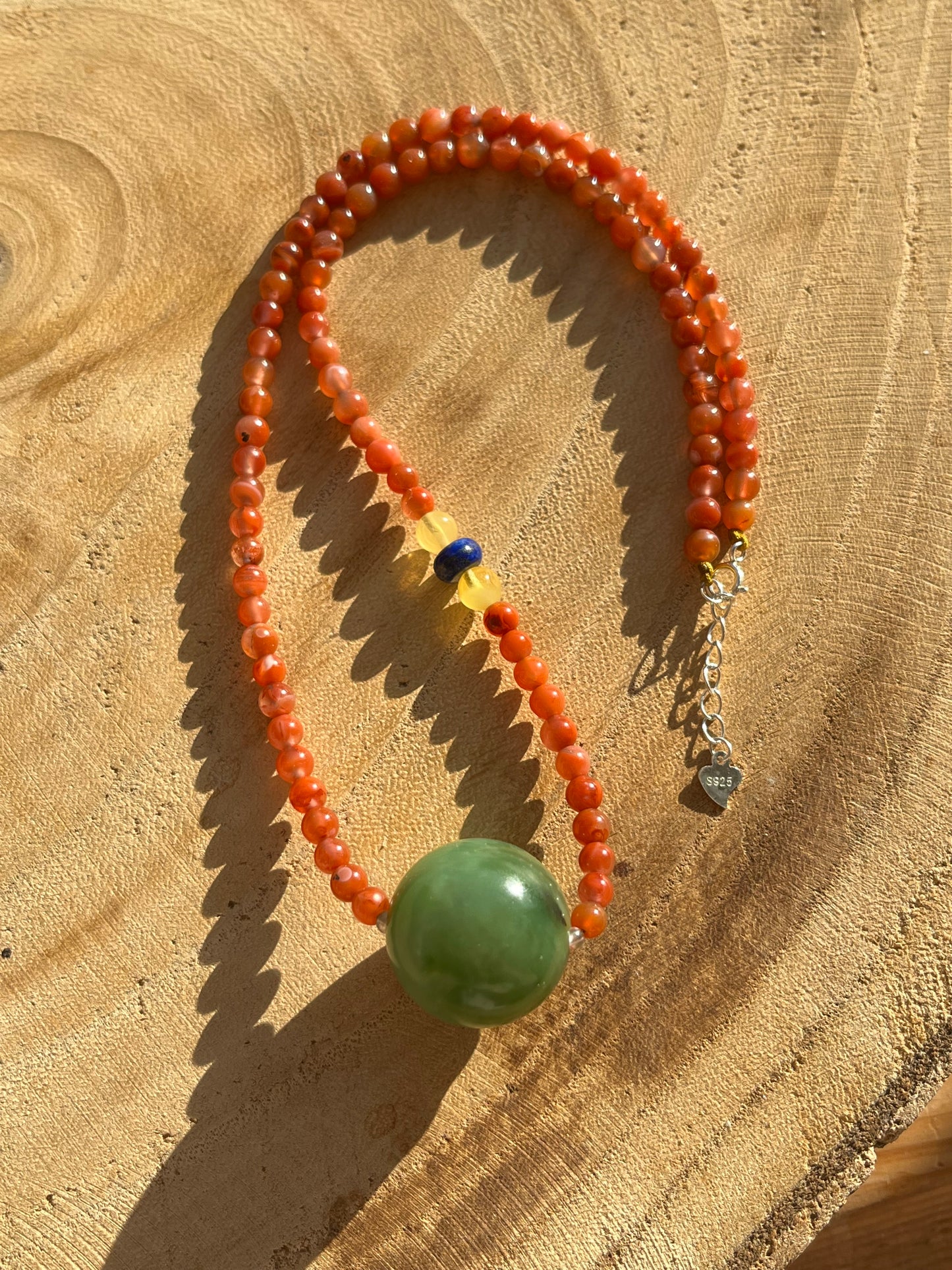 Handmade Nanhong Agate Beaded Necklace with a Single Big Green Jade Bead (20mm)