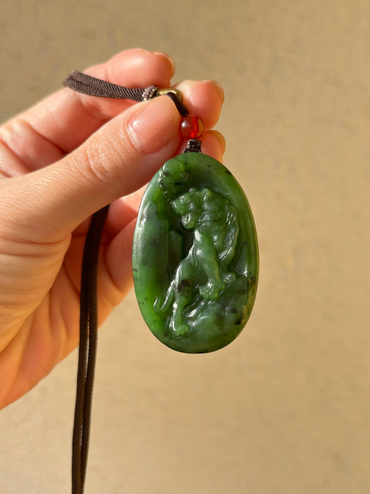 Hand Carved Jade Uphill Tiger, 手雕俄碧玉上山虎