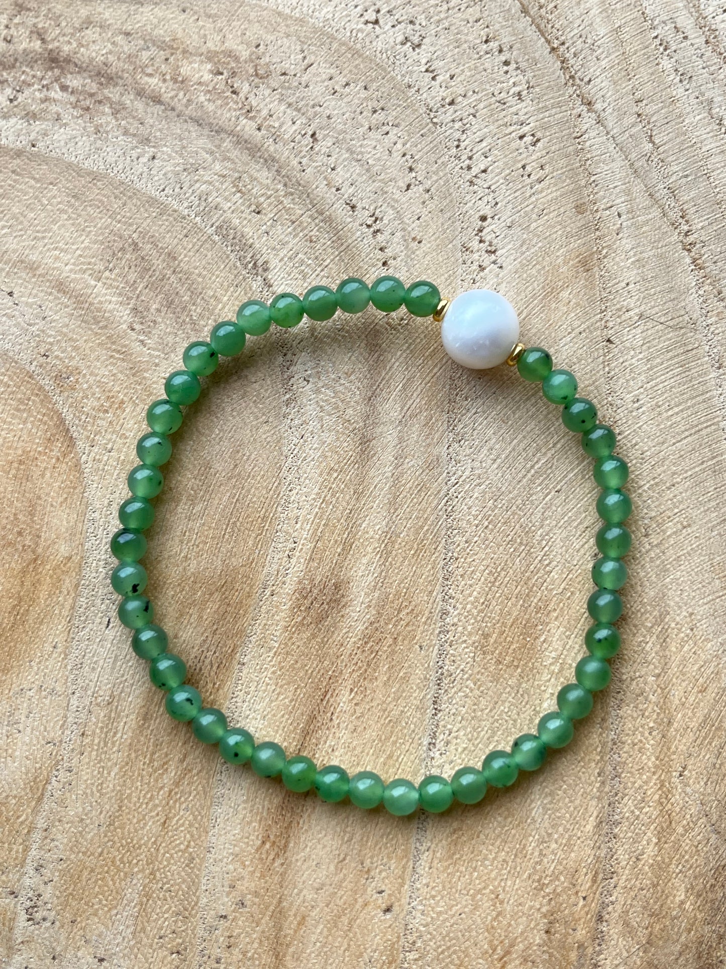 Green Nephrite Jade Beaded Bracelet with a Pearl