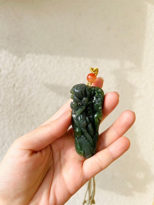 Hand Carved Green Nephrite Fish and Lotus Pendant, 手雕碧玉荷花鱼手把件