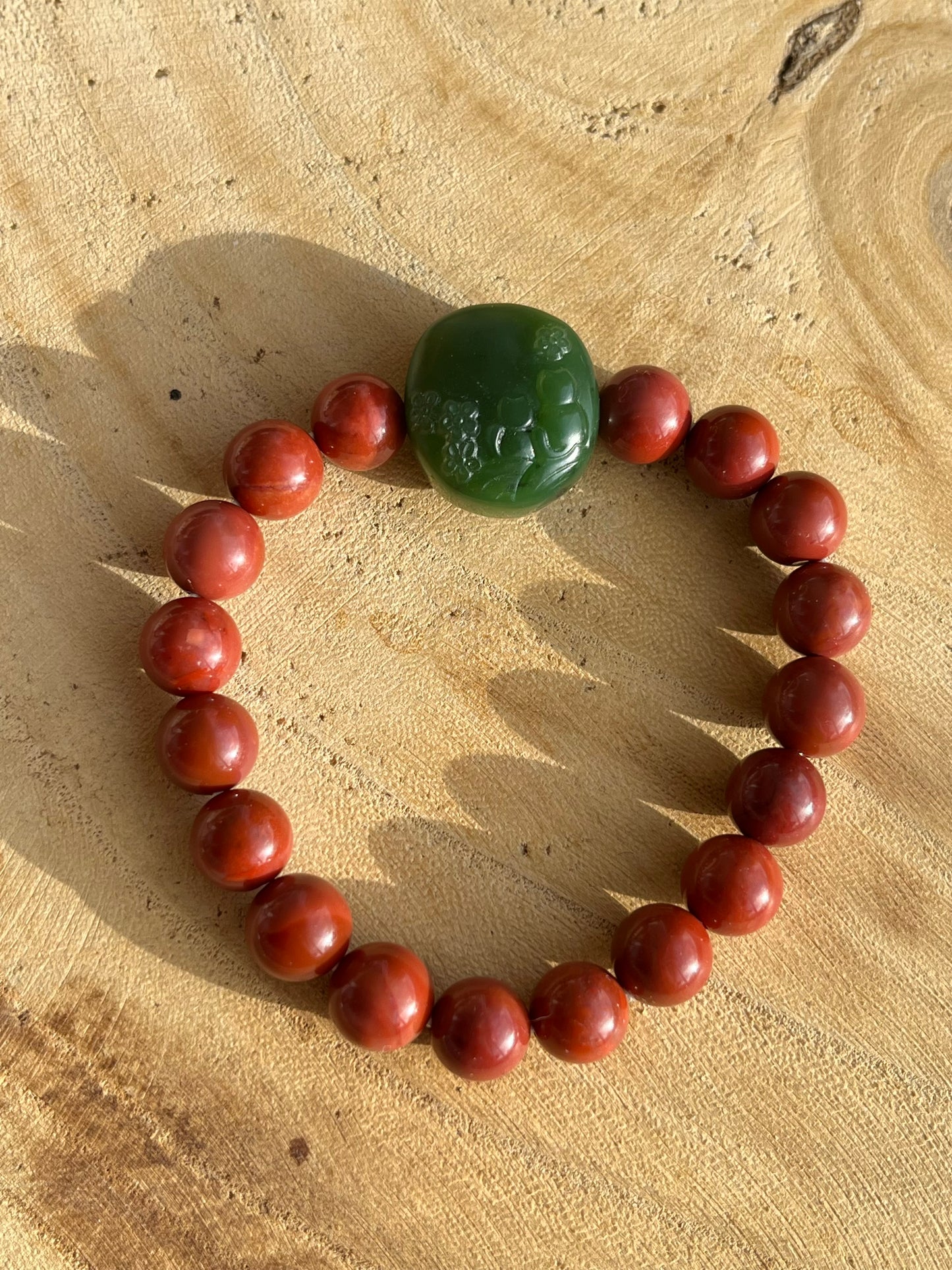 Southern Red Agate Beaded Bracelet (9mm) with a Hand Carved Green Jade Cat Pendant, 南红玛瑙和手雕猫牌手串