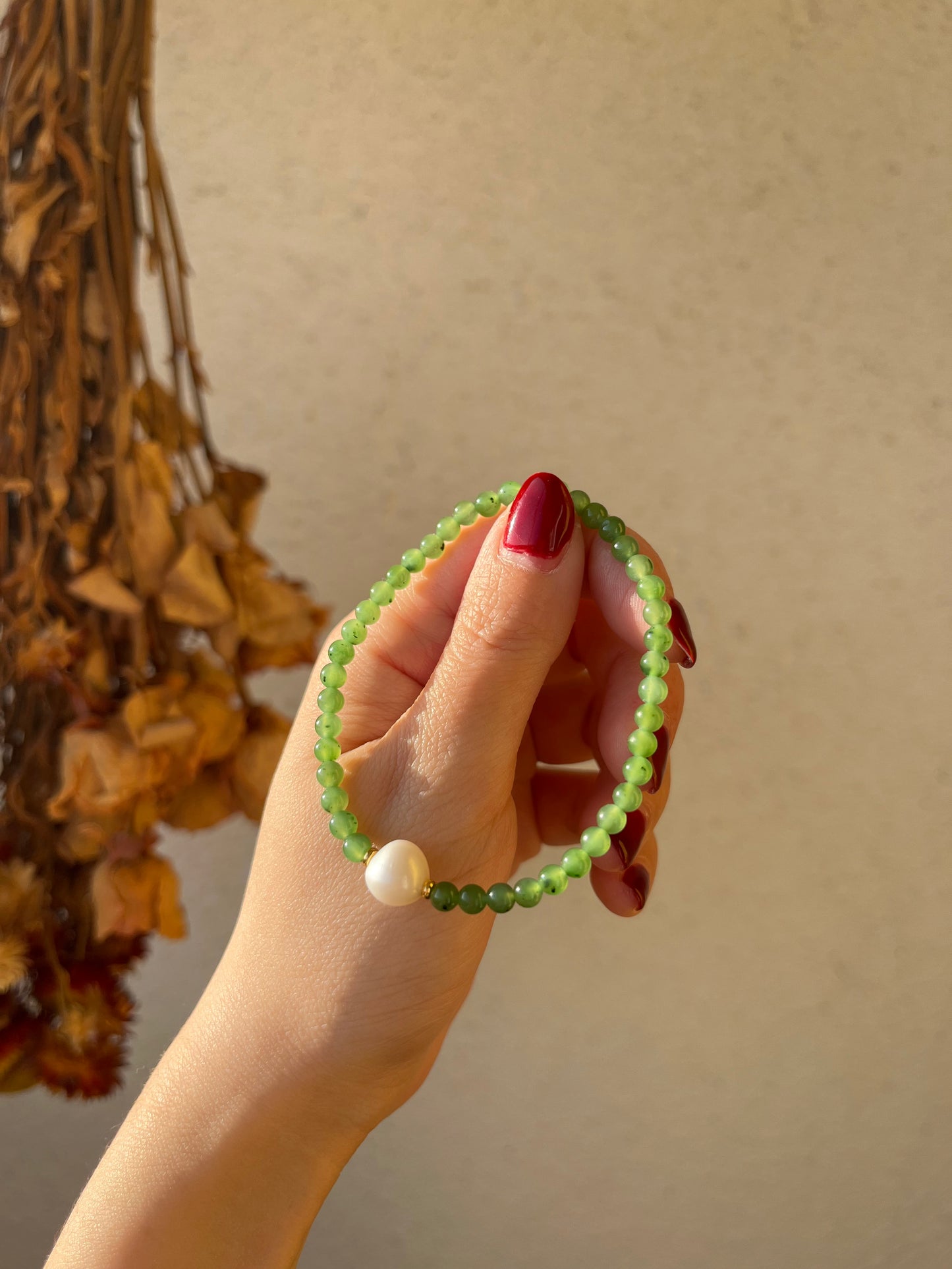 Green Nephrite Jade Beaded Bracelet with a Pearl