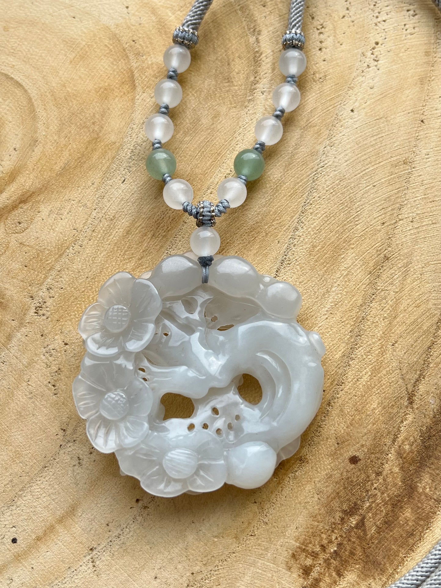 Hand Carved Light Purple Jade Happiness Appears on the Eyebrow (Xi Shang Mei Shao) Pendant, 手雕和田烟紫喜上眉梢吊坠