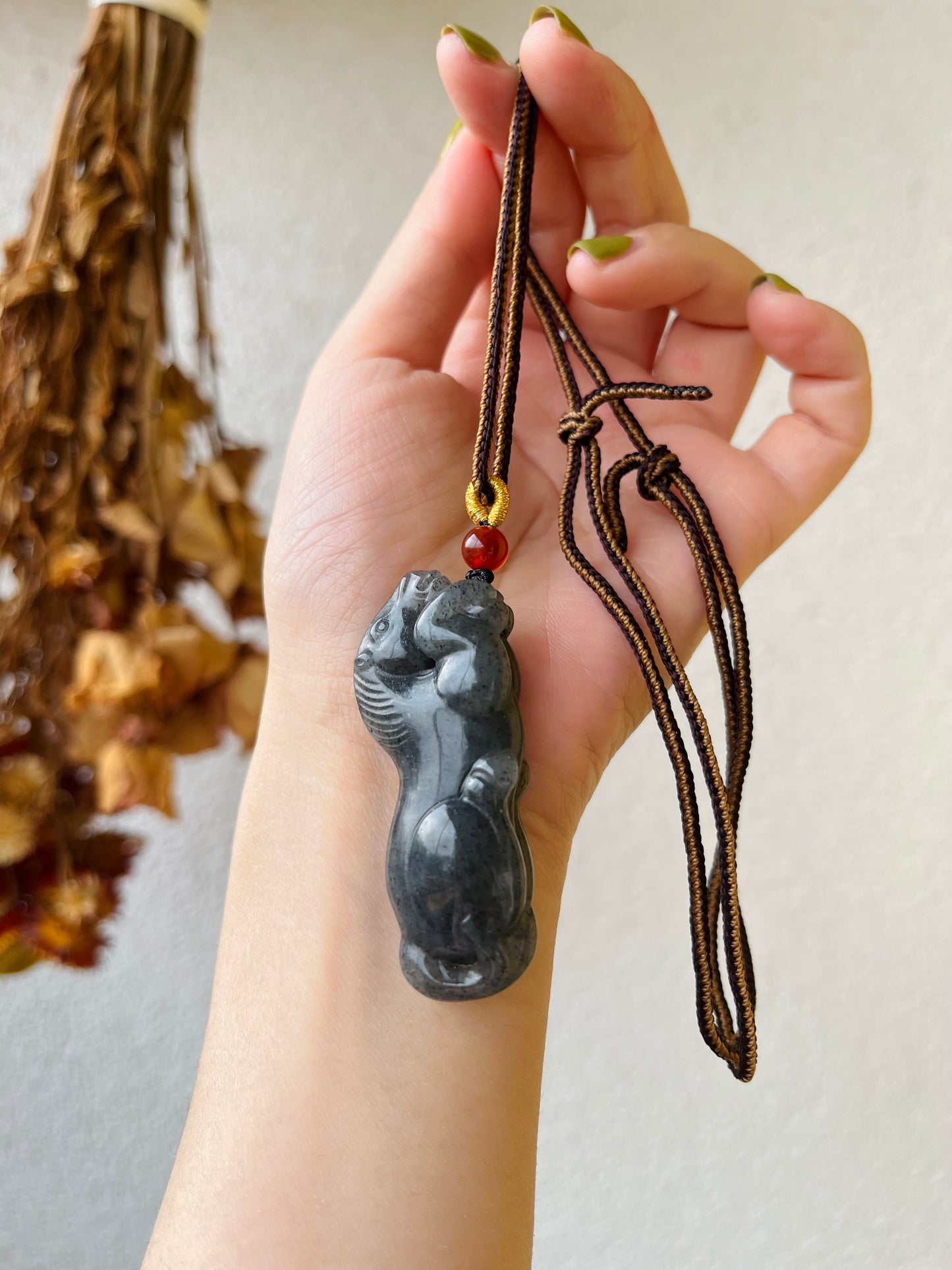 Hand Carved Jade Horse Pendant, 手雕青花马吊坠