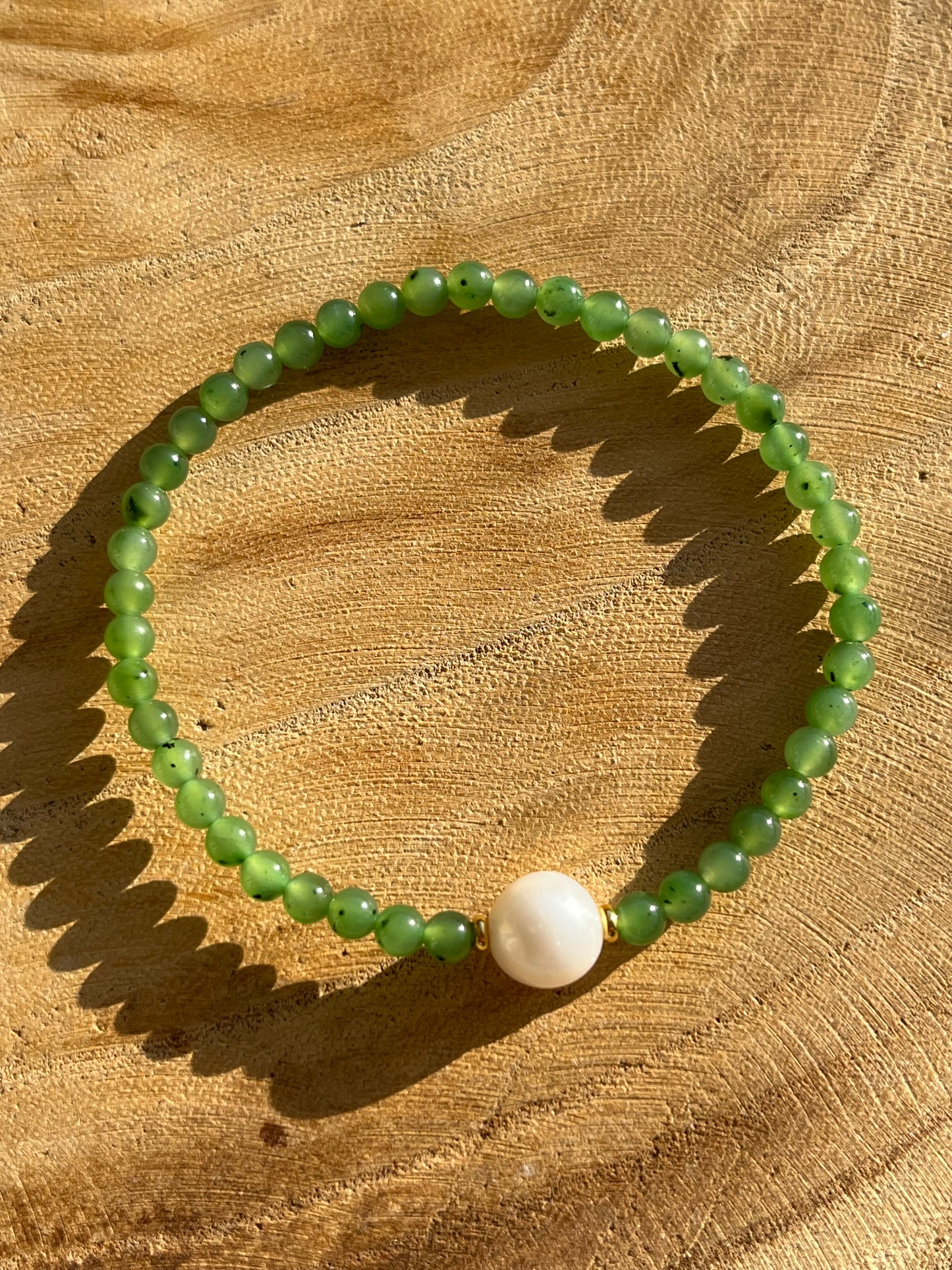 Green Nephrite Jade Beaded Bracelet with a Pearl