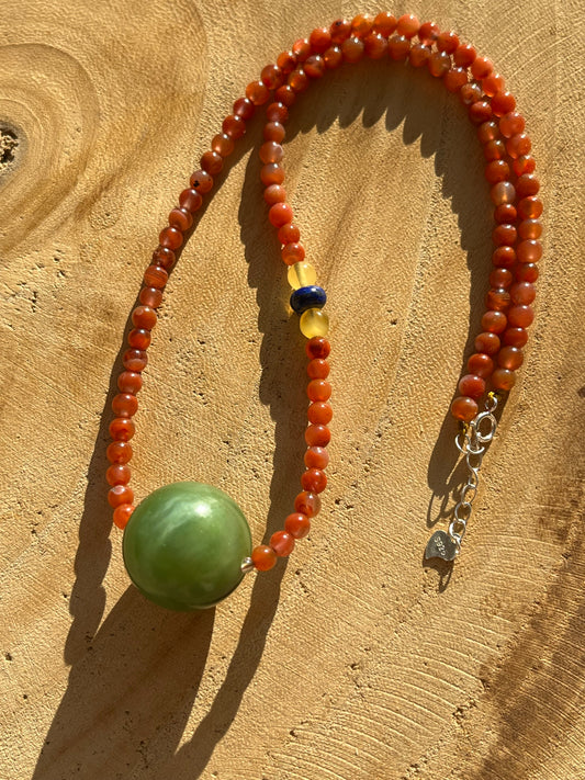 Handmade Nanhong Agate Beaded Necklace with a Single Big Green Jade Bead (20mm)