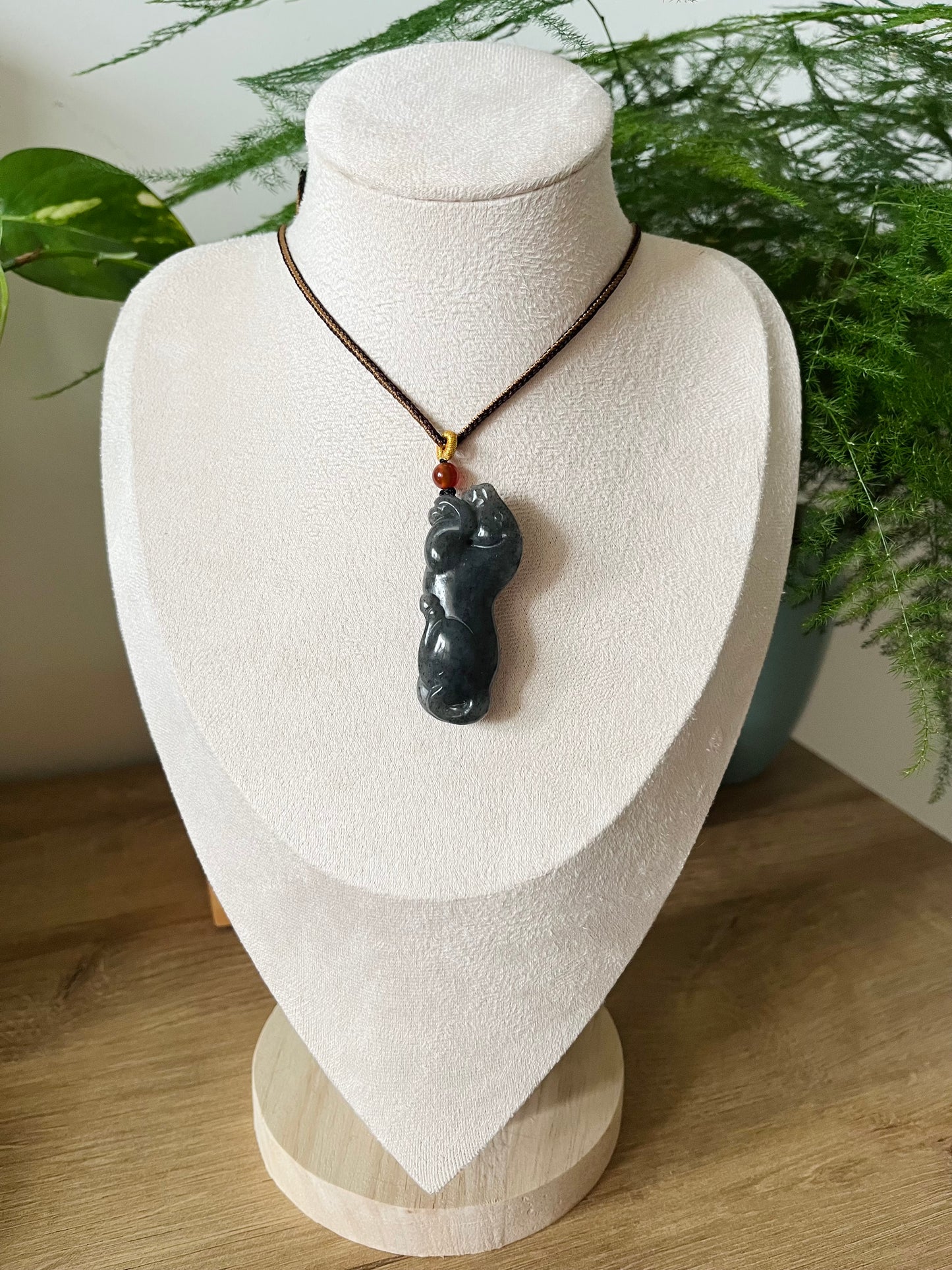 Hand Carved Jade Horse Pendant, 手雕青花马吊坠