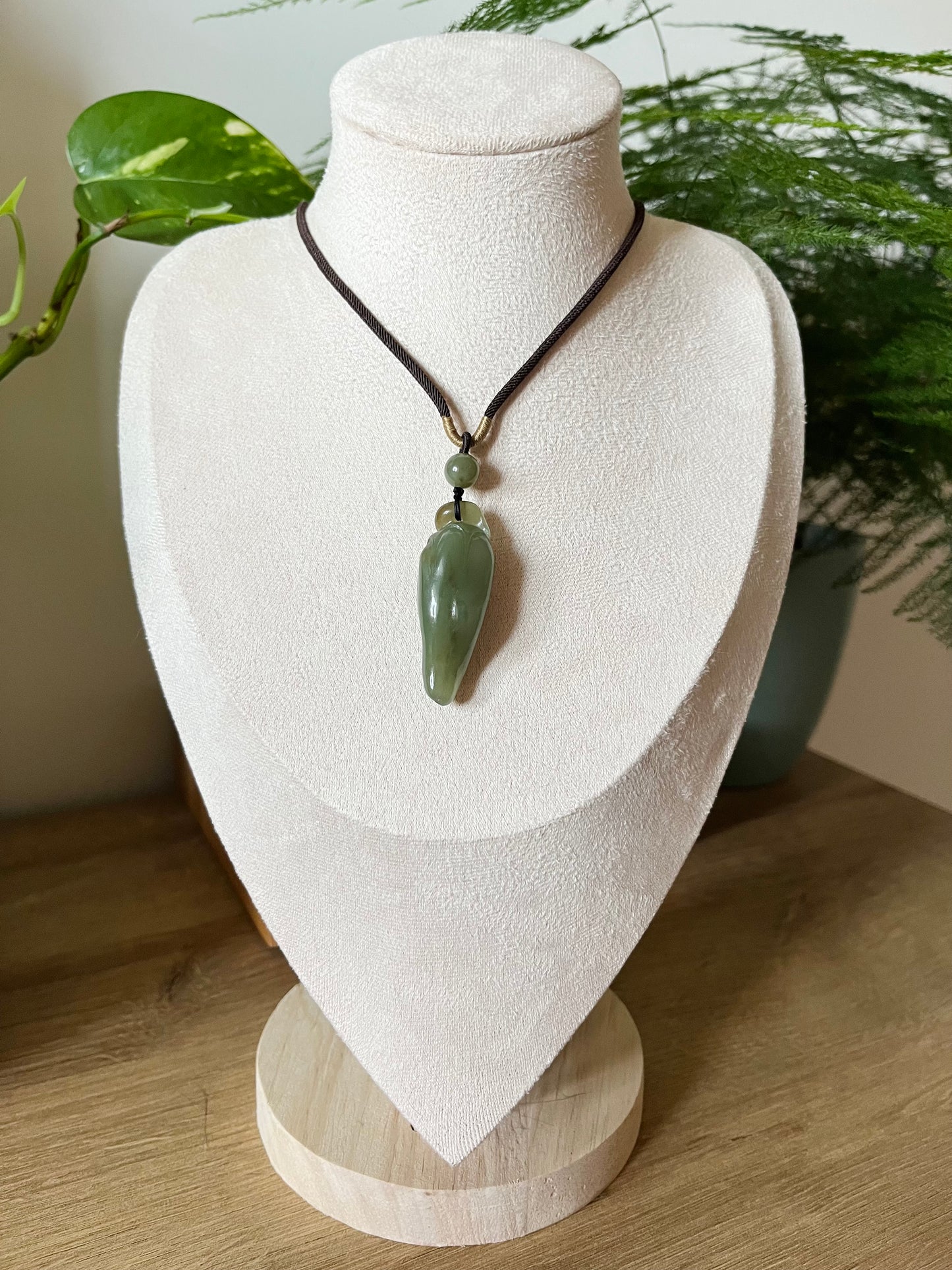 Hand Carved Jade Pepper Pendant，手雕且末蓝糖和田玉辣椒