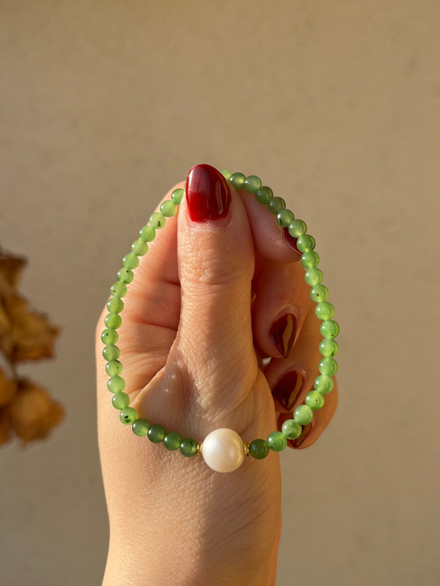 Green Nephrite Jade Beaded Bracelet with a Pearl