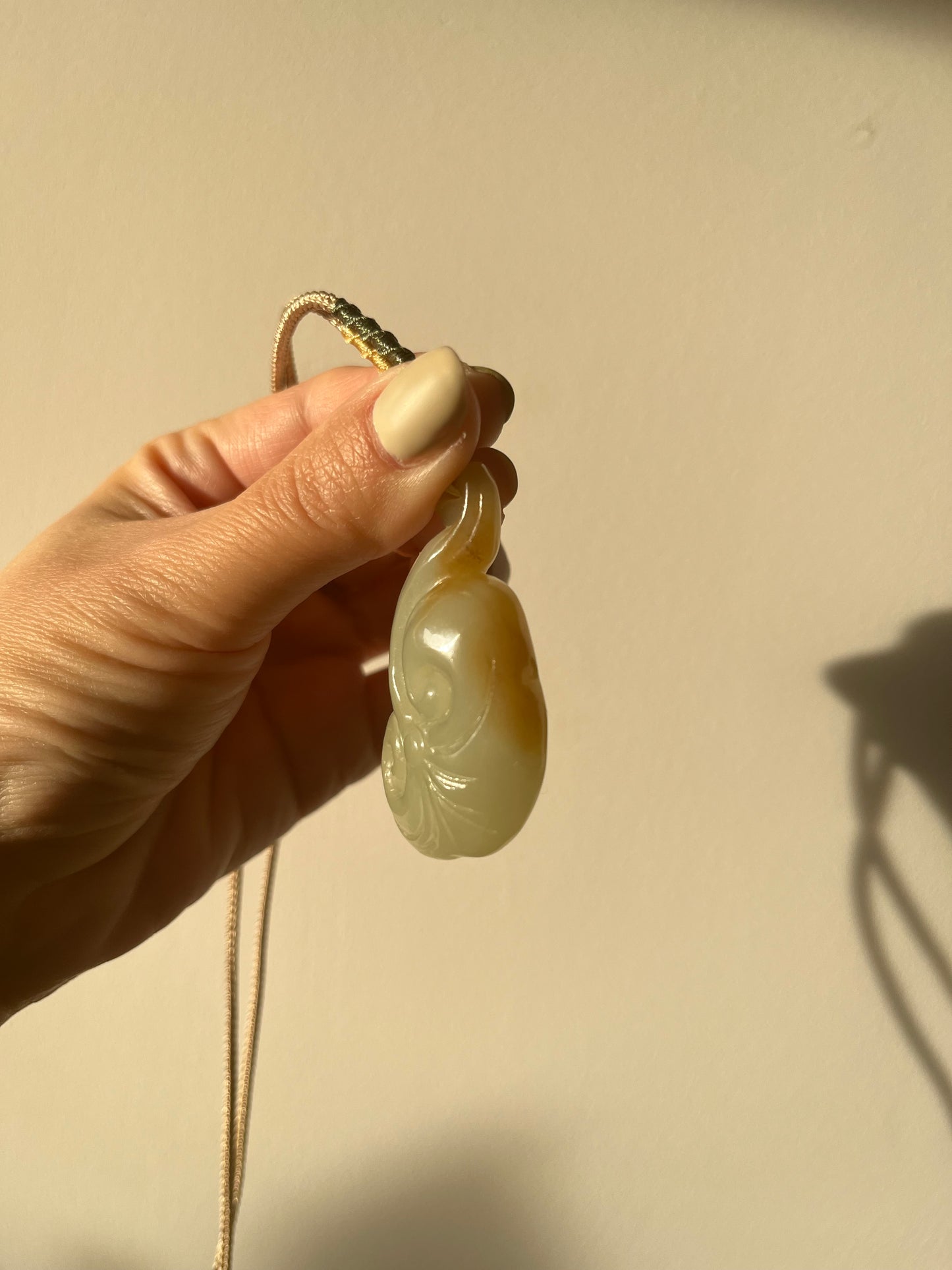 Hand Carved Jade Ruyi Pendant, 手雕糖白如意