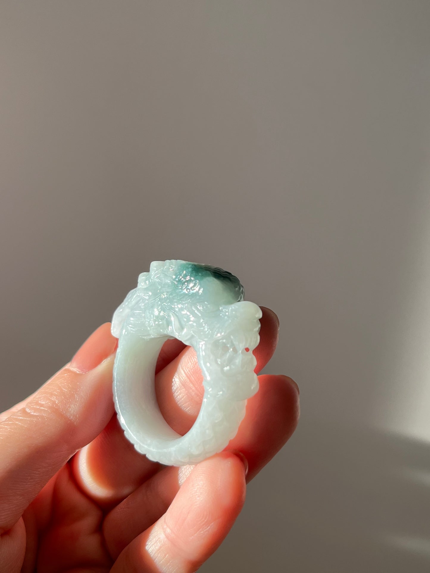 Hand Carved Jadeite Chinese Dragon Thumb Ring, 手雕翡翠龙扳指