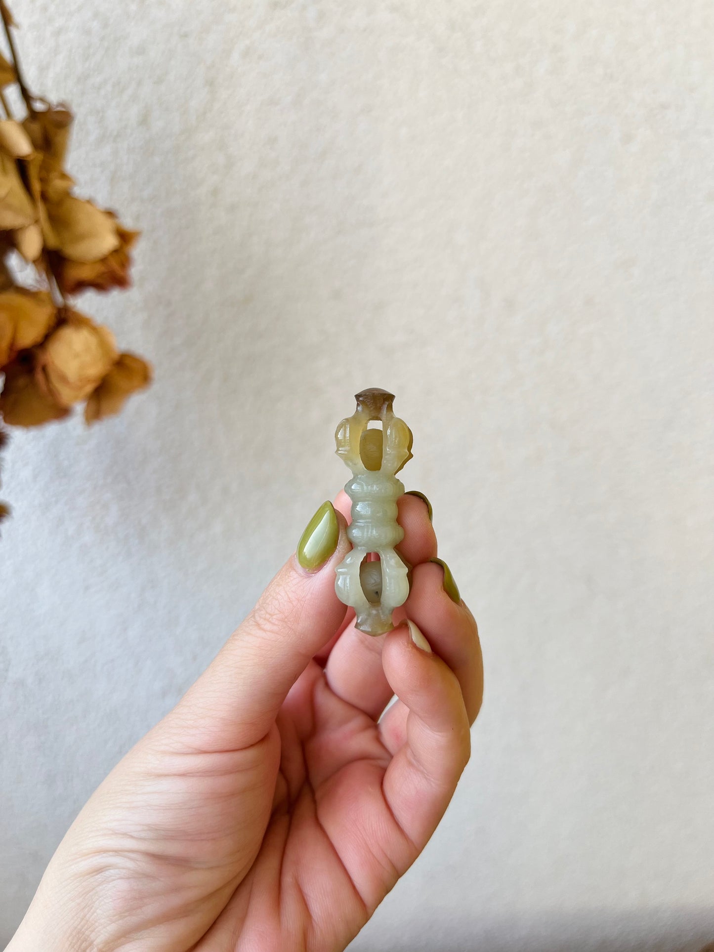 Hand Carved Jade Vajra Pendant, 手雕和田蓝糖金刚杵