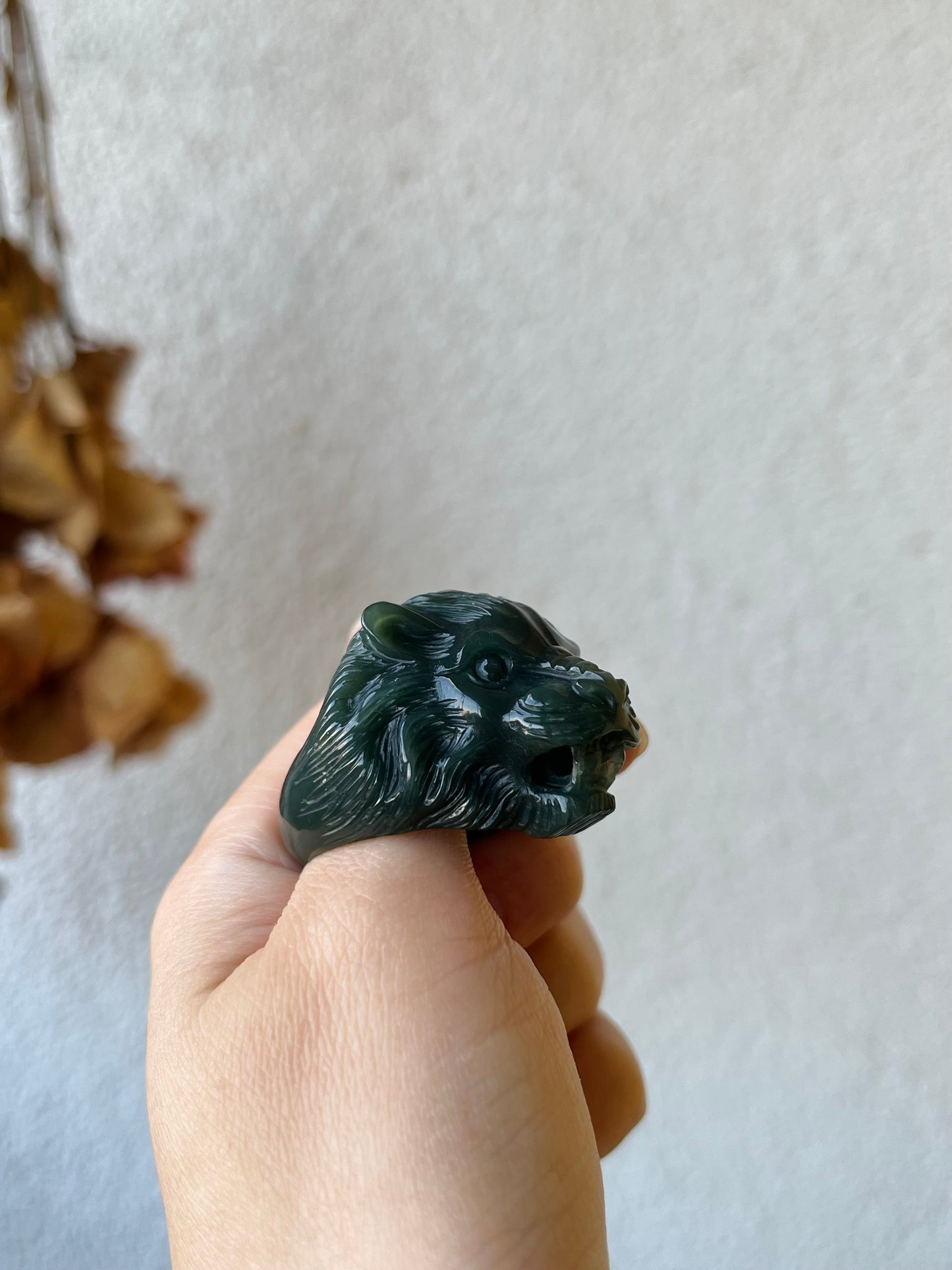 Hand Carved Jade Lion Head Thumb Ring, 手雕细青玉狮头扳指