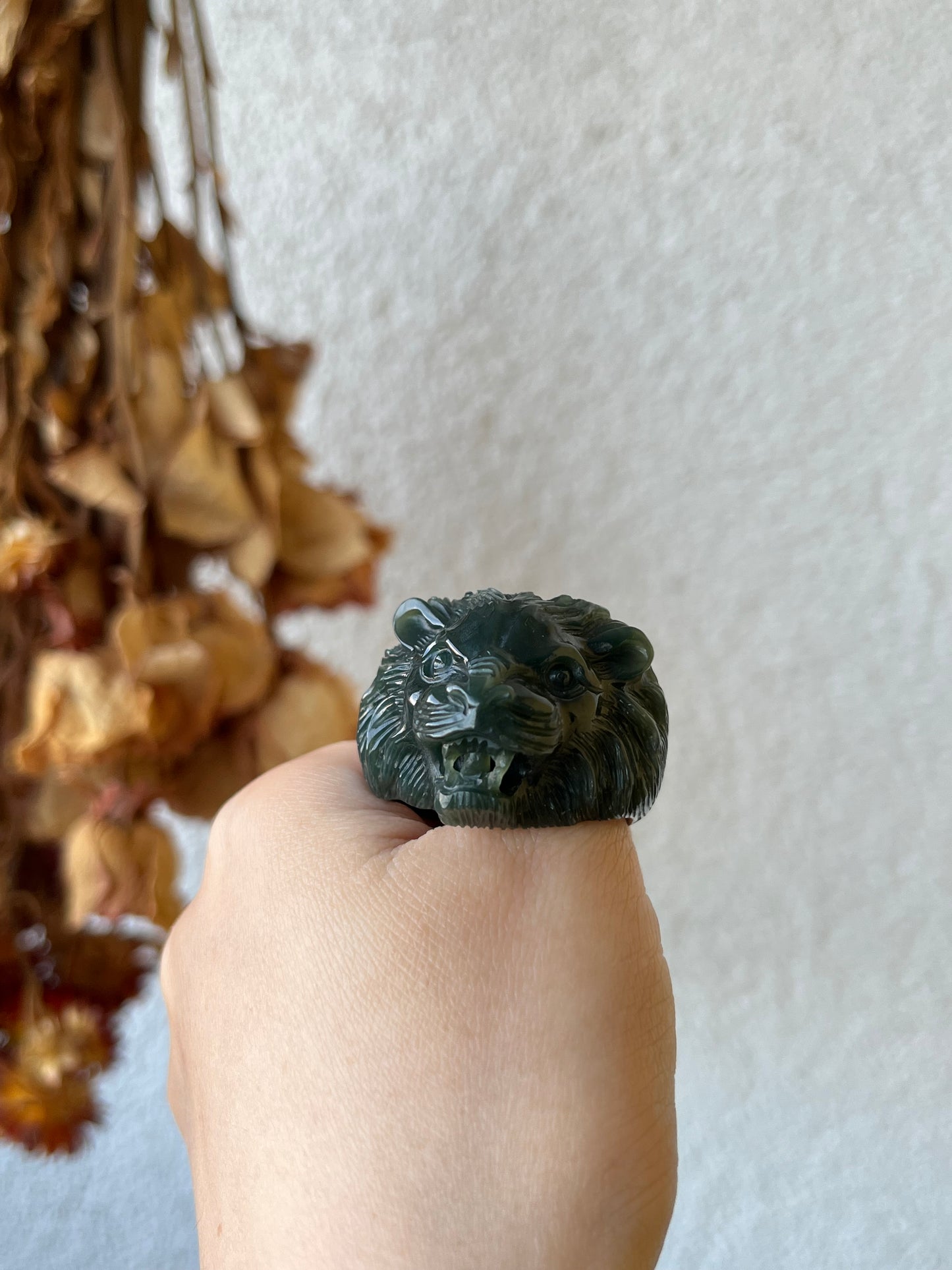 Hand Carved Jade Lion Head Thumb Ring, 手雕细青玉狮头扳指