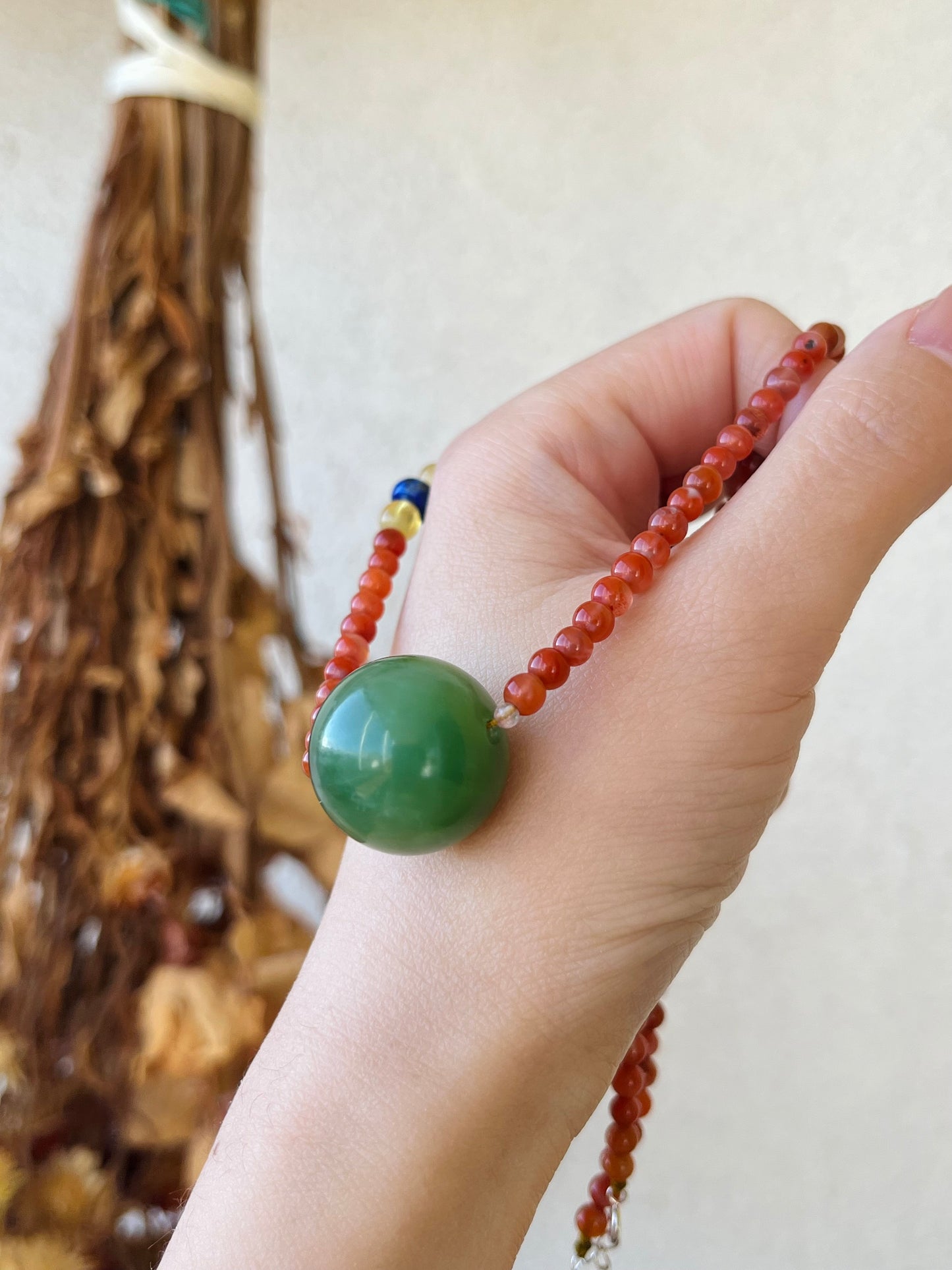 Handmade Nanhong Agate Beaded Necklace with a Single Big Green Jade Bead (20mm)