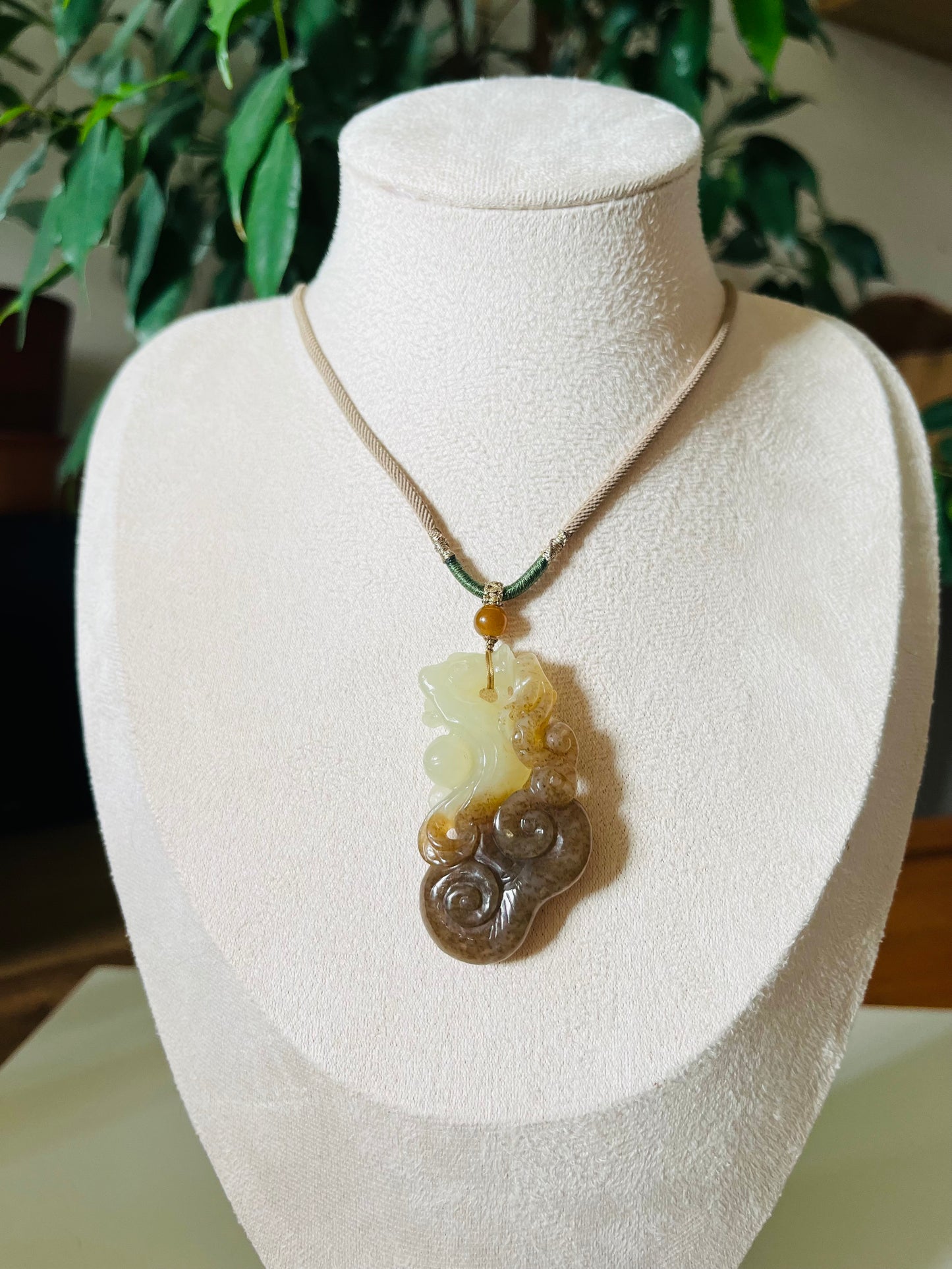 Hand Carved Jade Ruyi Pendant, 手雕和田且末糖如意